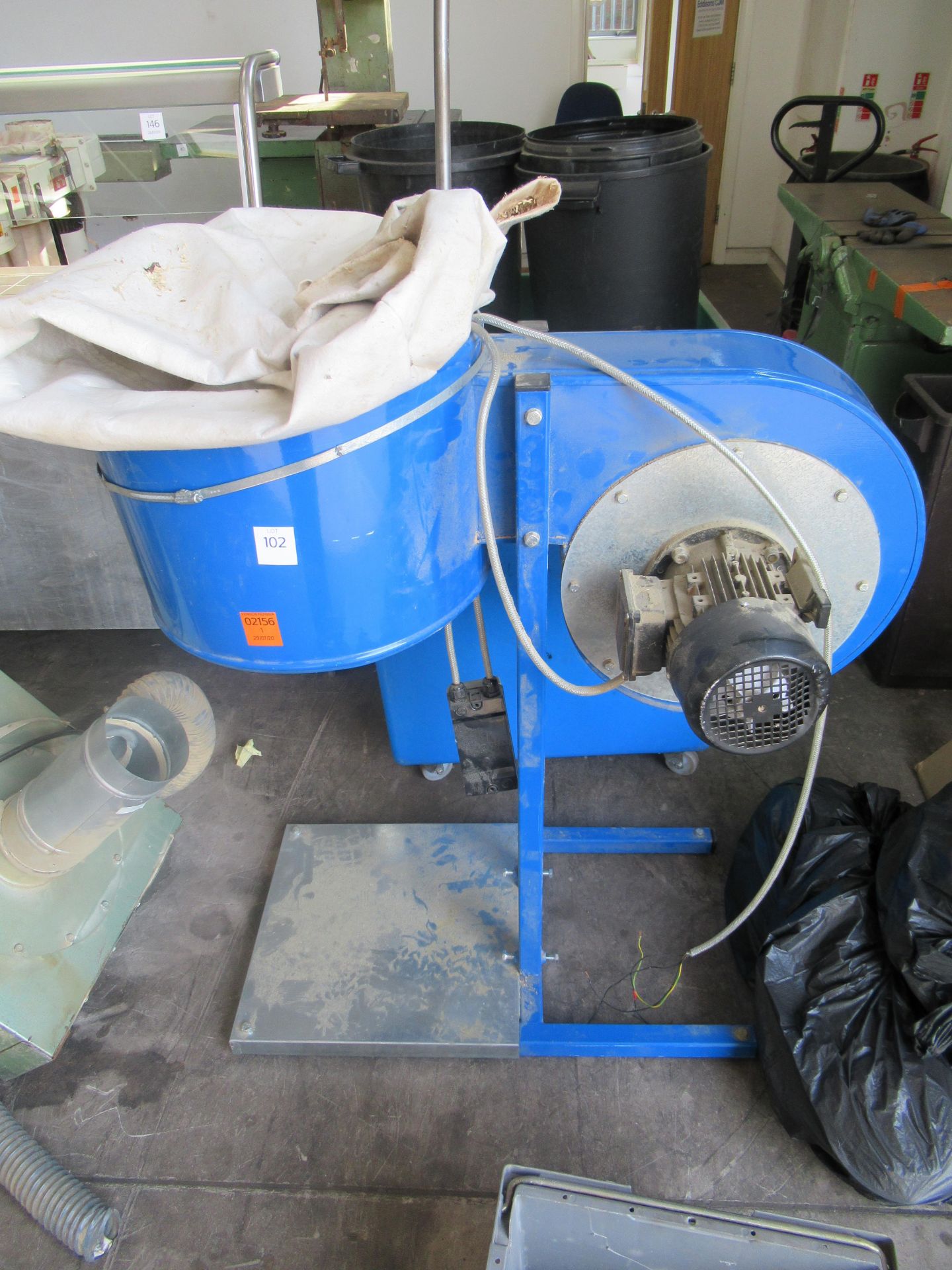 A 240V dust extractor