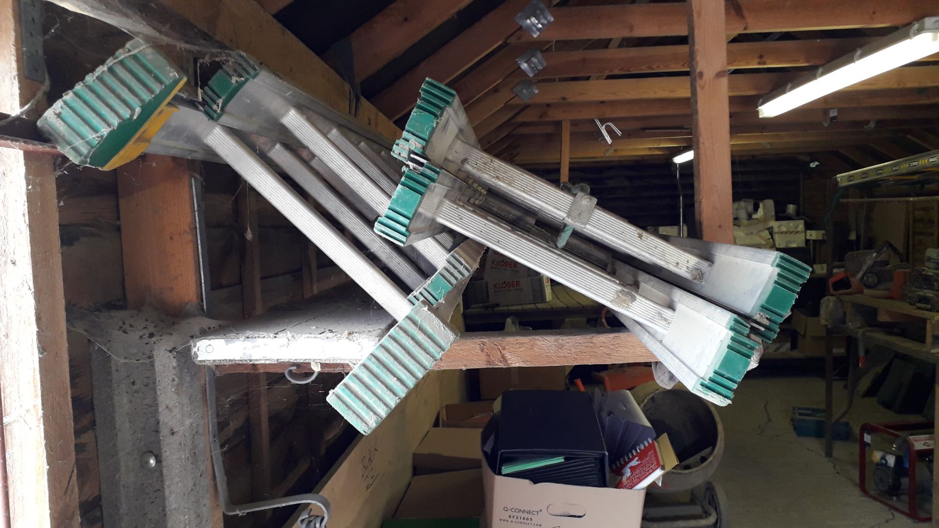 2 x Macc Twin Section 8m Aluminium Ladders - Image 4 of 5