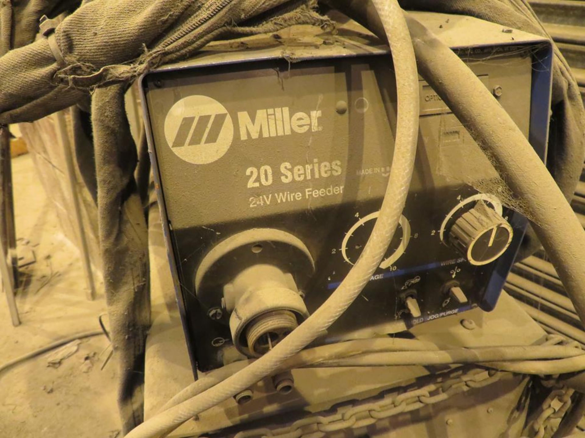 Miller Nig welder with 20 series wire feed unit - Image 3 of 7