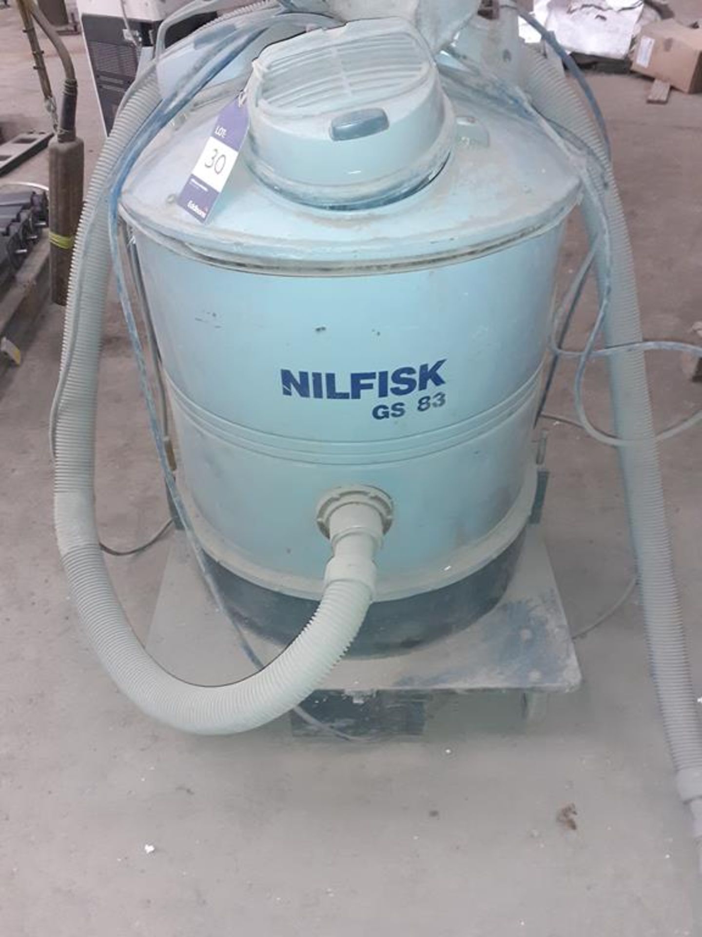 Nilfisk GS83 industrial vacuum cleaner - Image 3 of 4