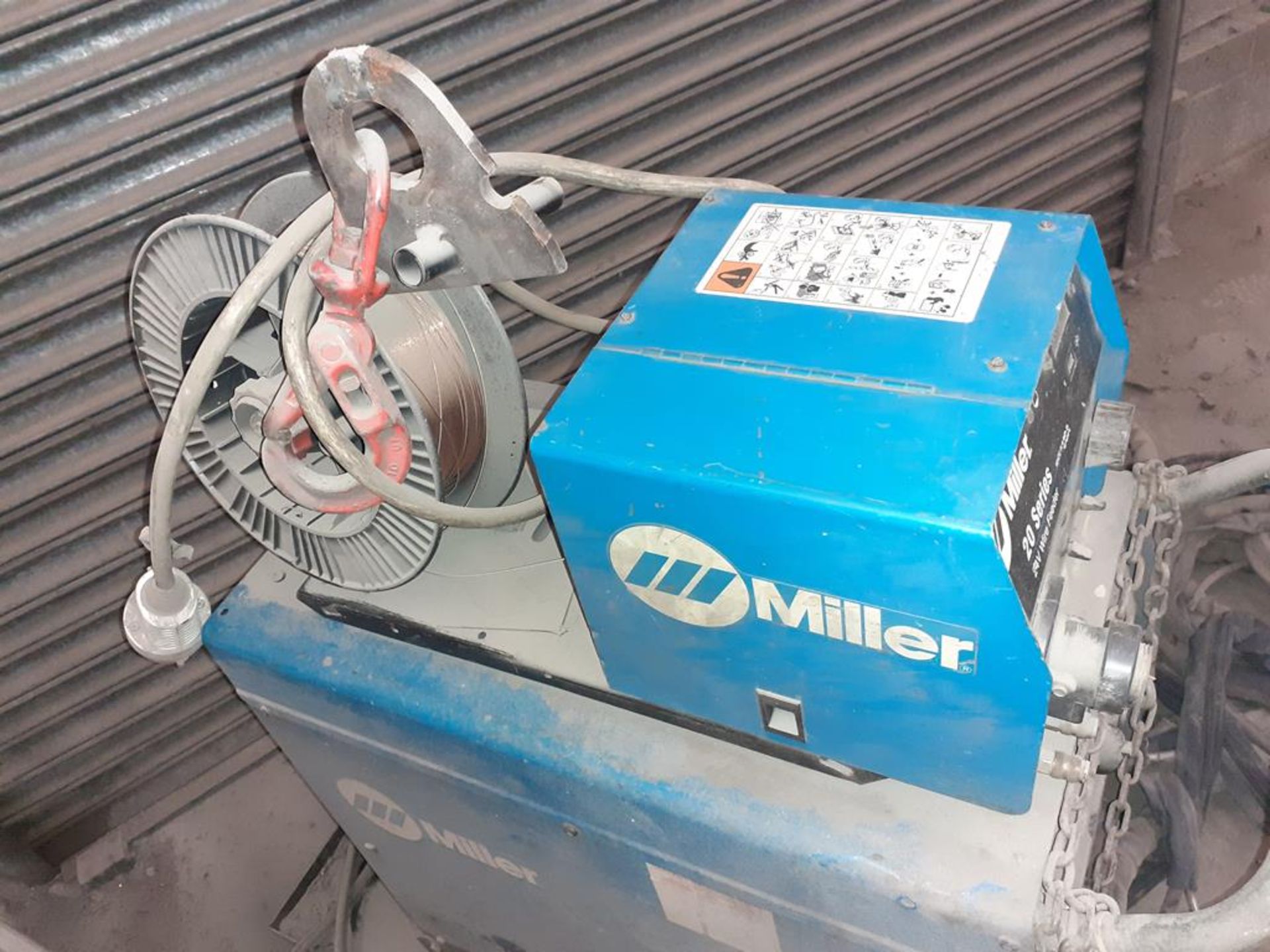 Miller Nig welder with 20 series wire feed unit - Image 5 of 7