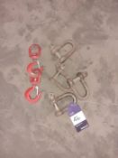 4 x 'D' shackles and 2 x various lifting hooks. This lot is Buyer to Remove.