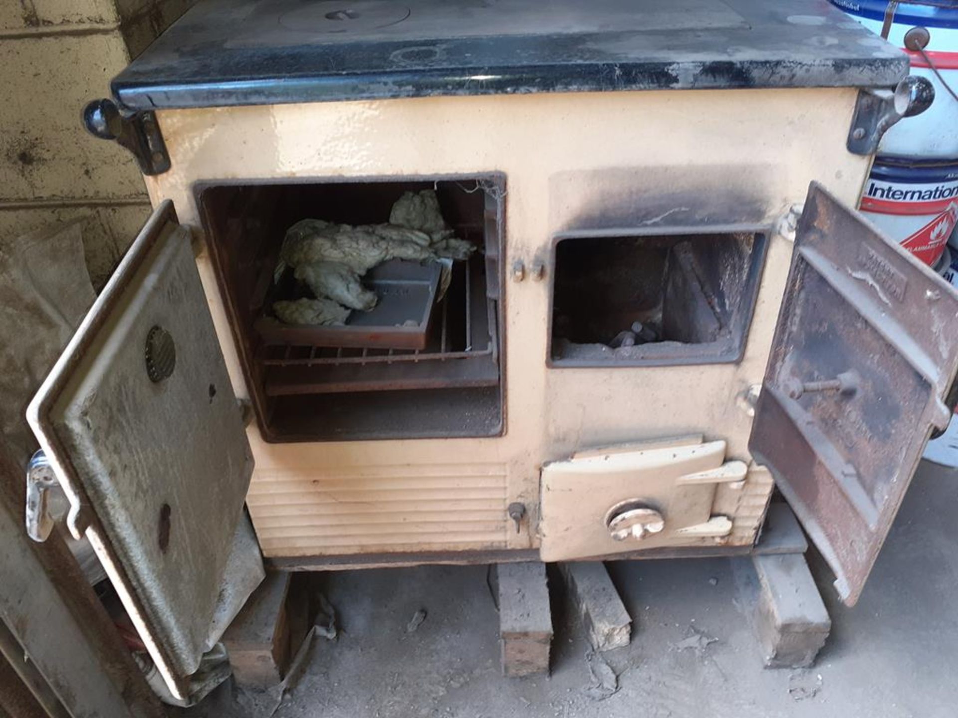 Cast iron single oven/hot plate solid fuel range circa 1976. This lot is Buyer to Remove. - Image 2 of 2