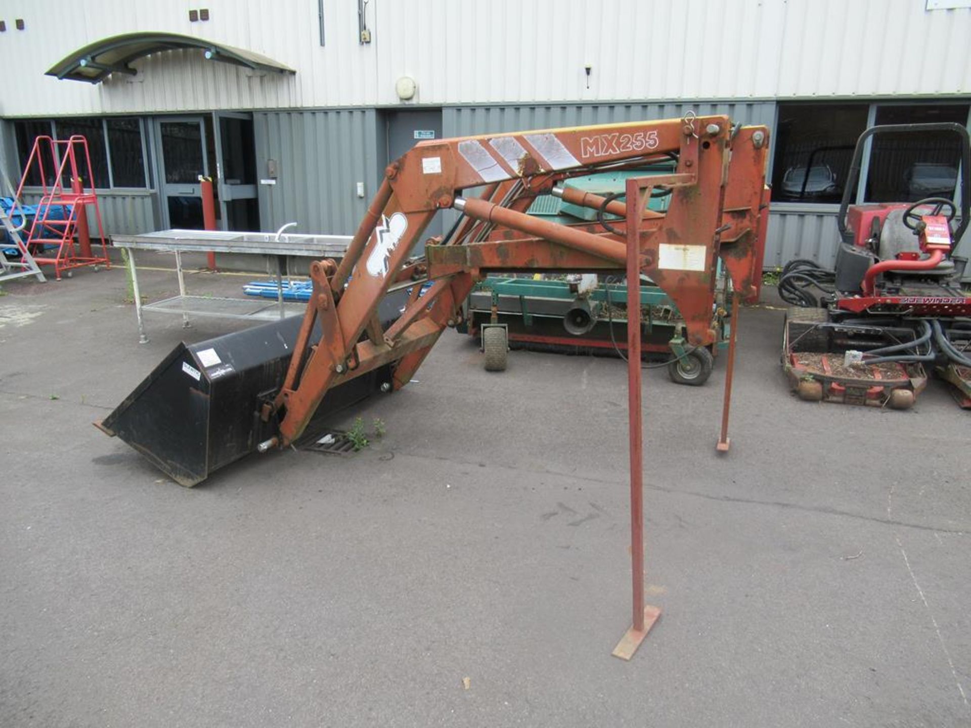 Case 585 MX255 tractor with loading arms and bucket - Image 13 of 22