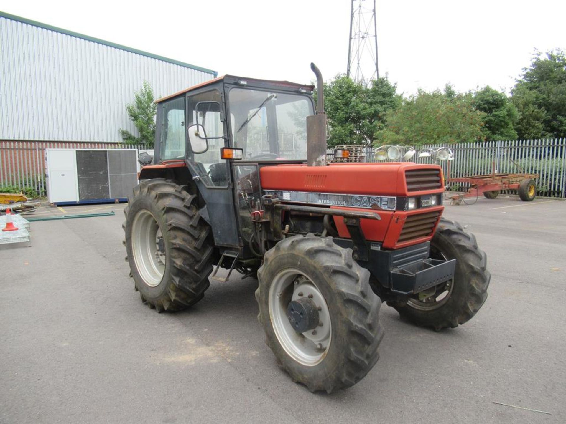Case 585 MX255 tractor with loading arms and bucket - Image 2 of 22