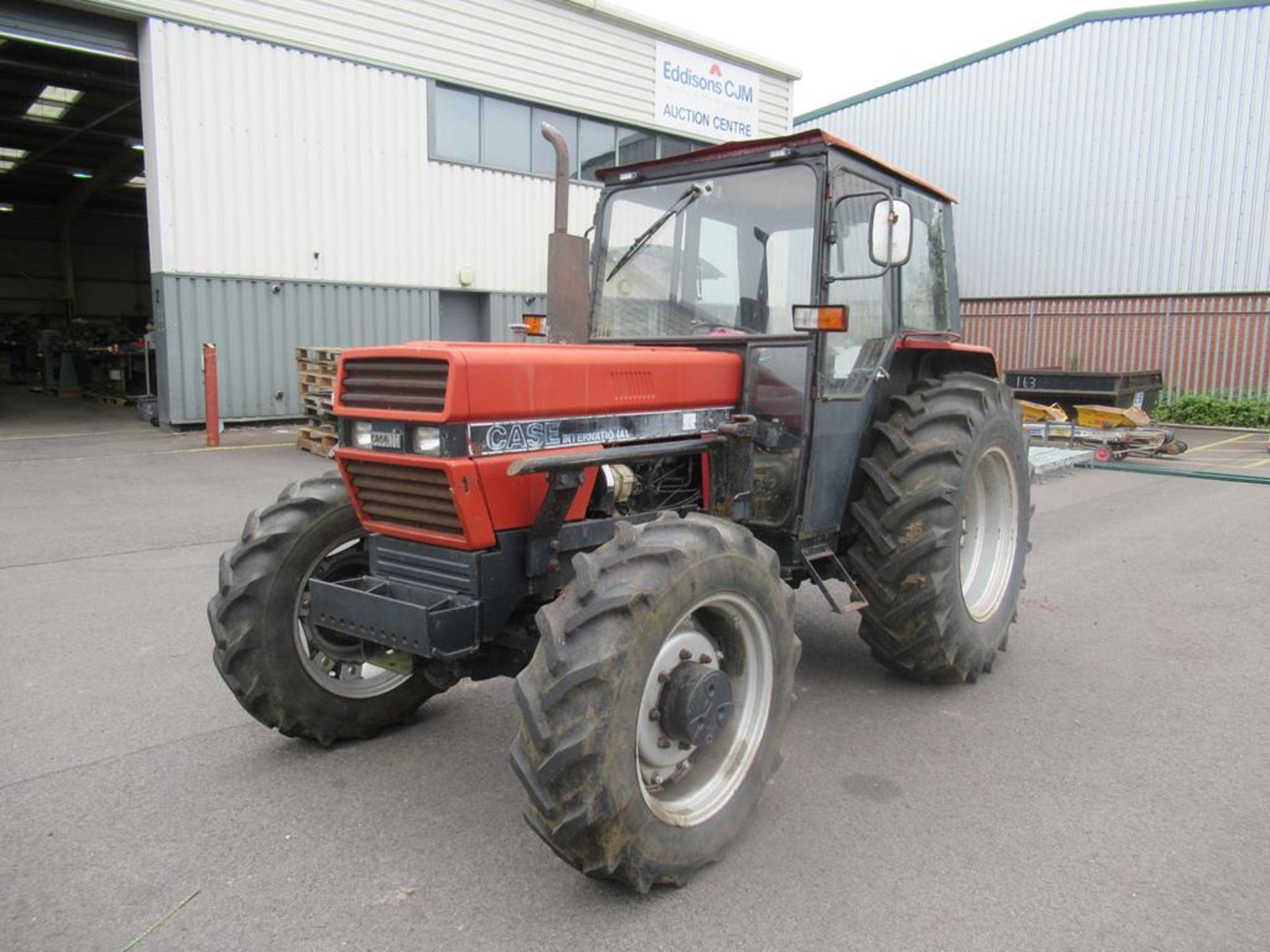 Case 585 MX255 tractor with loading arms and bucket - Image 3 of 22