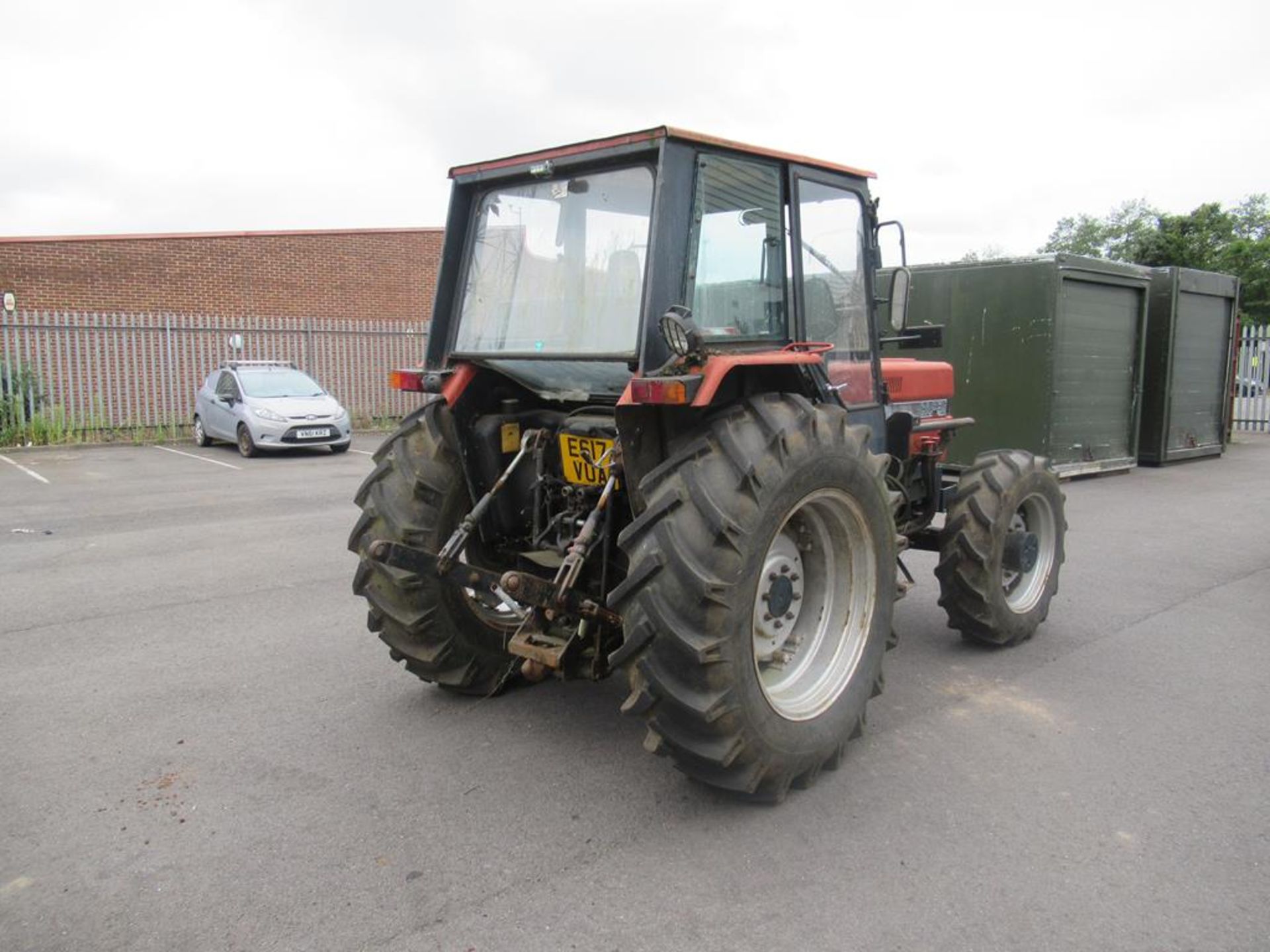 Case 585 MX255 tractor with loading arms and bucket - Image 5 of 22