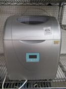 Counter ice maker