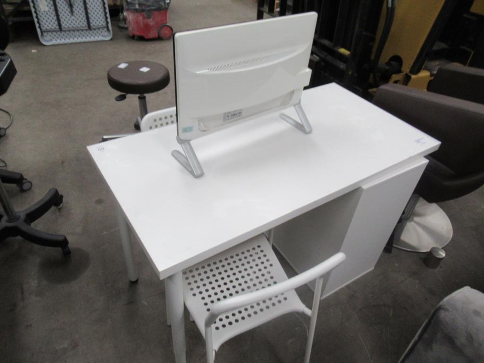 A white desk with 2 x chairs and AOC monitor - Image 2 of 3