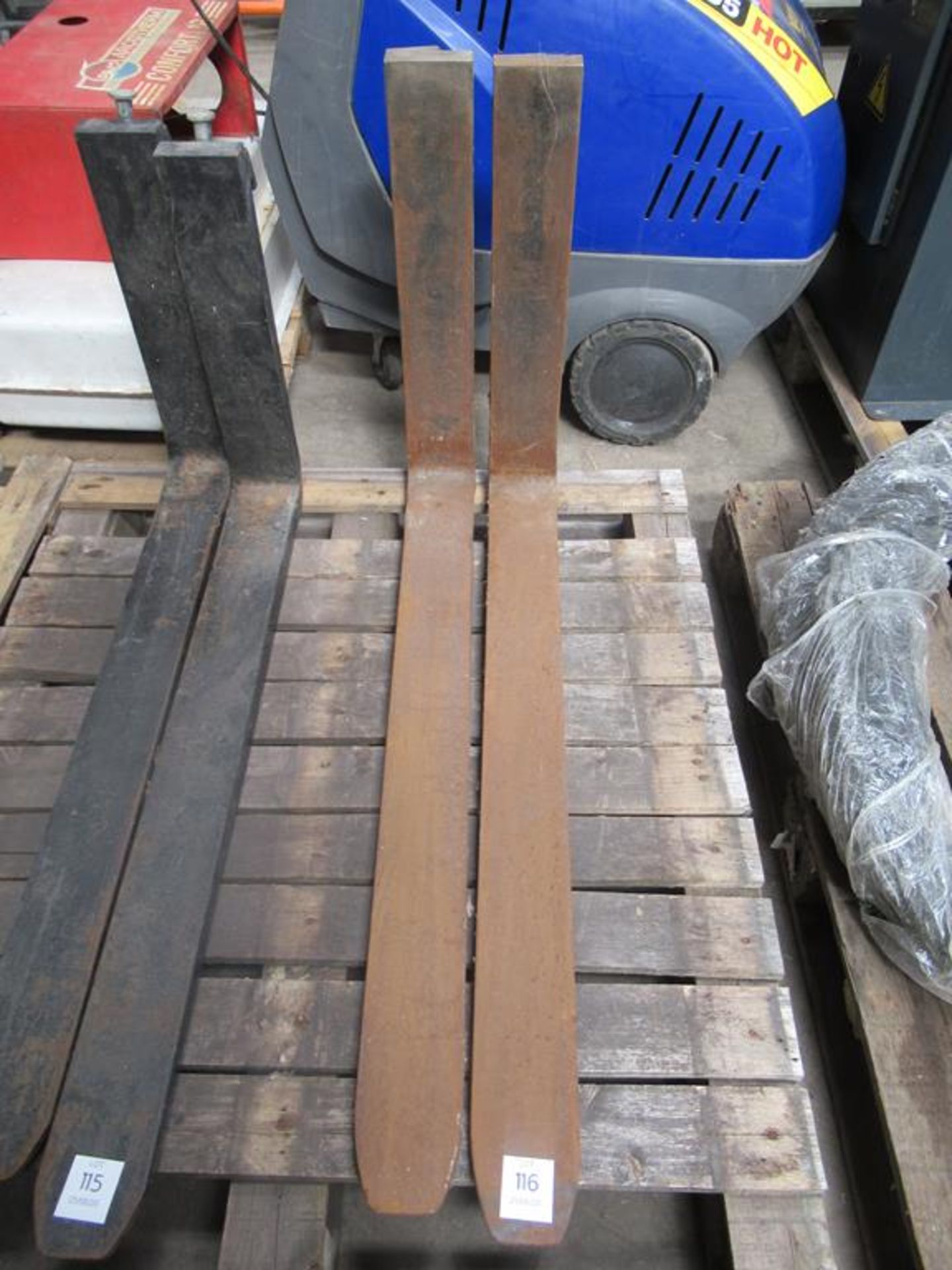 Pair of forklift tines