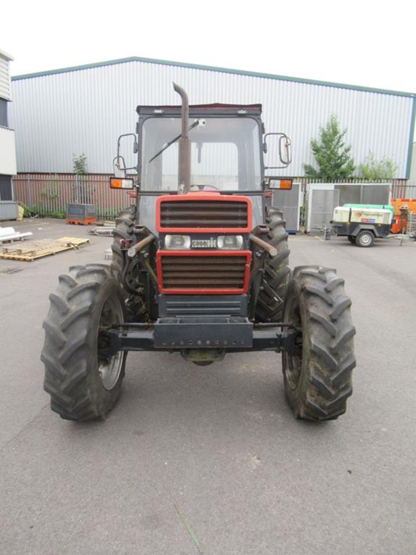 Case 585 MX255 tractor with loading arms and bucket - Image 7 of 22