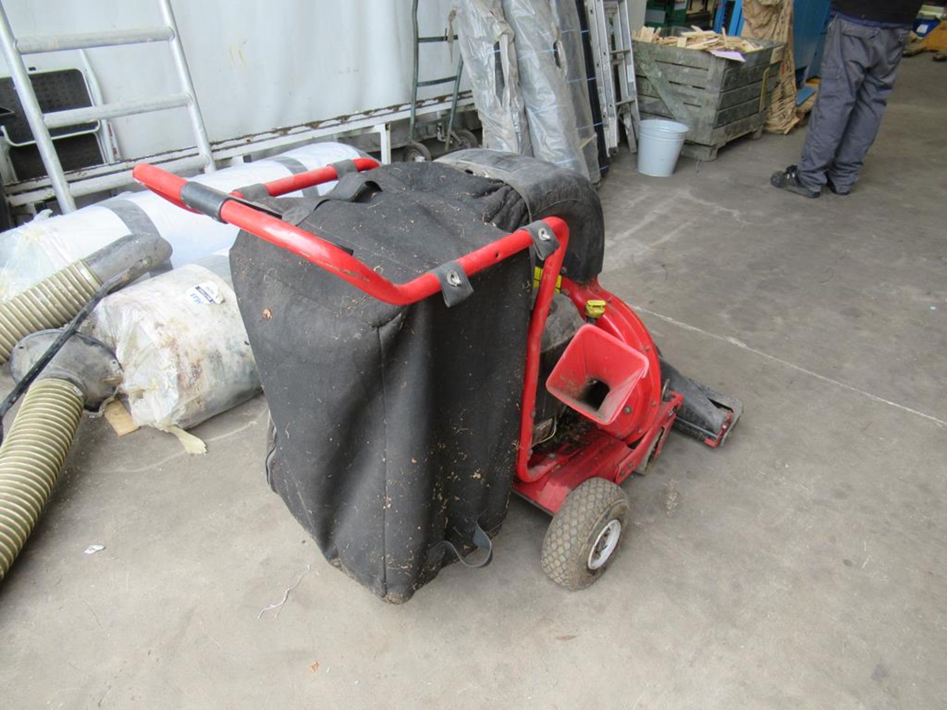 A self propelled Grouncare MTD CSV-202 machine with attachment - Image 5 of 6