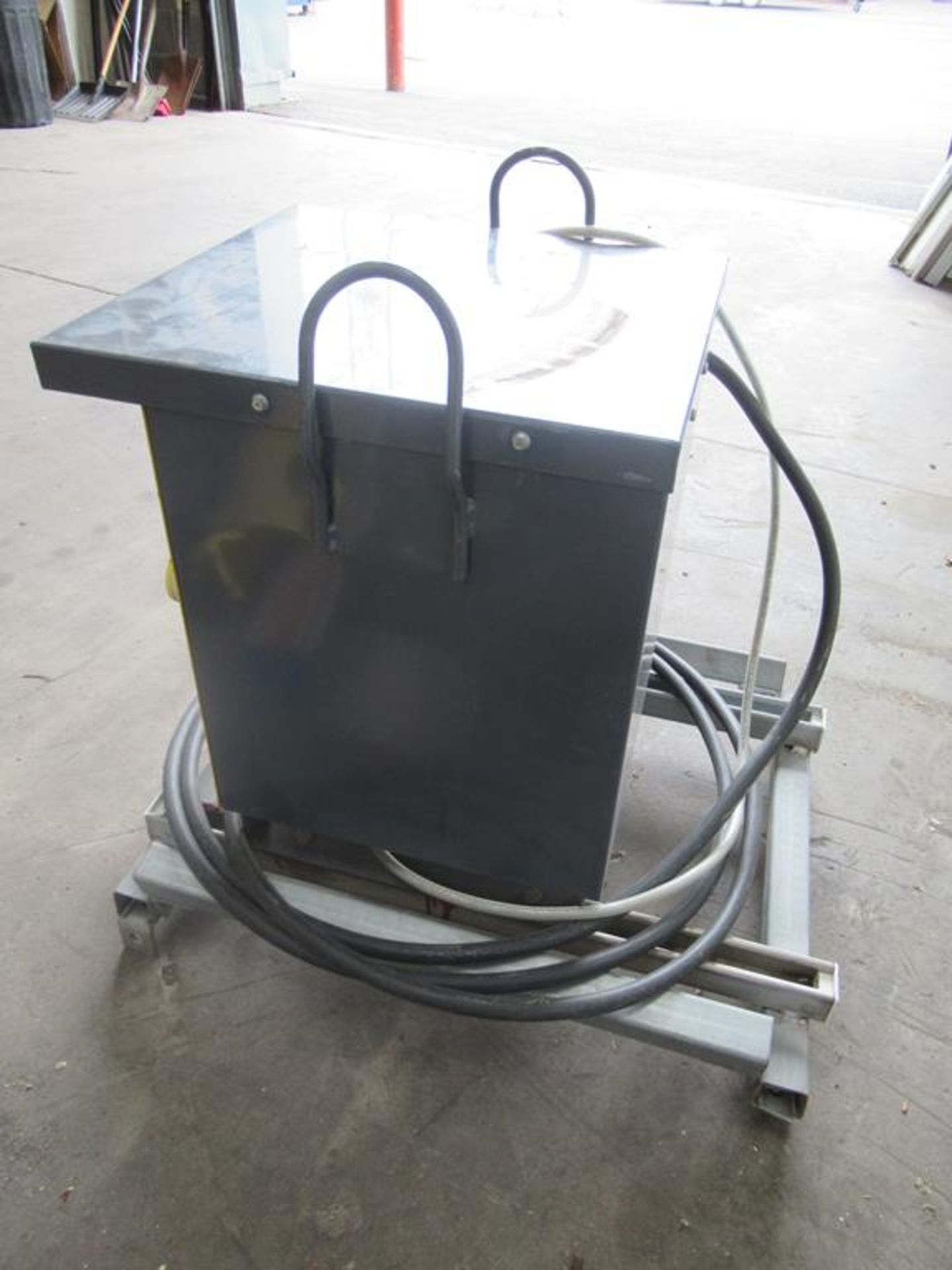 Electric Juntcion Box. Please note there is a £10 Plus VAT Lift Out Fee on this lot - Image 4 of 5