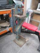 Corner cutter/guillotine