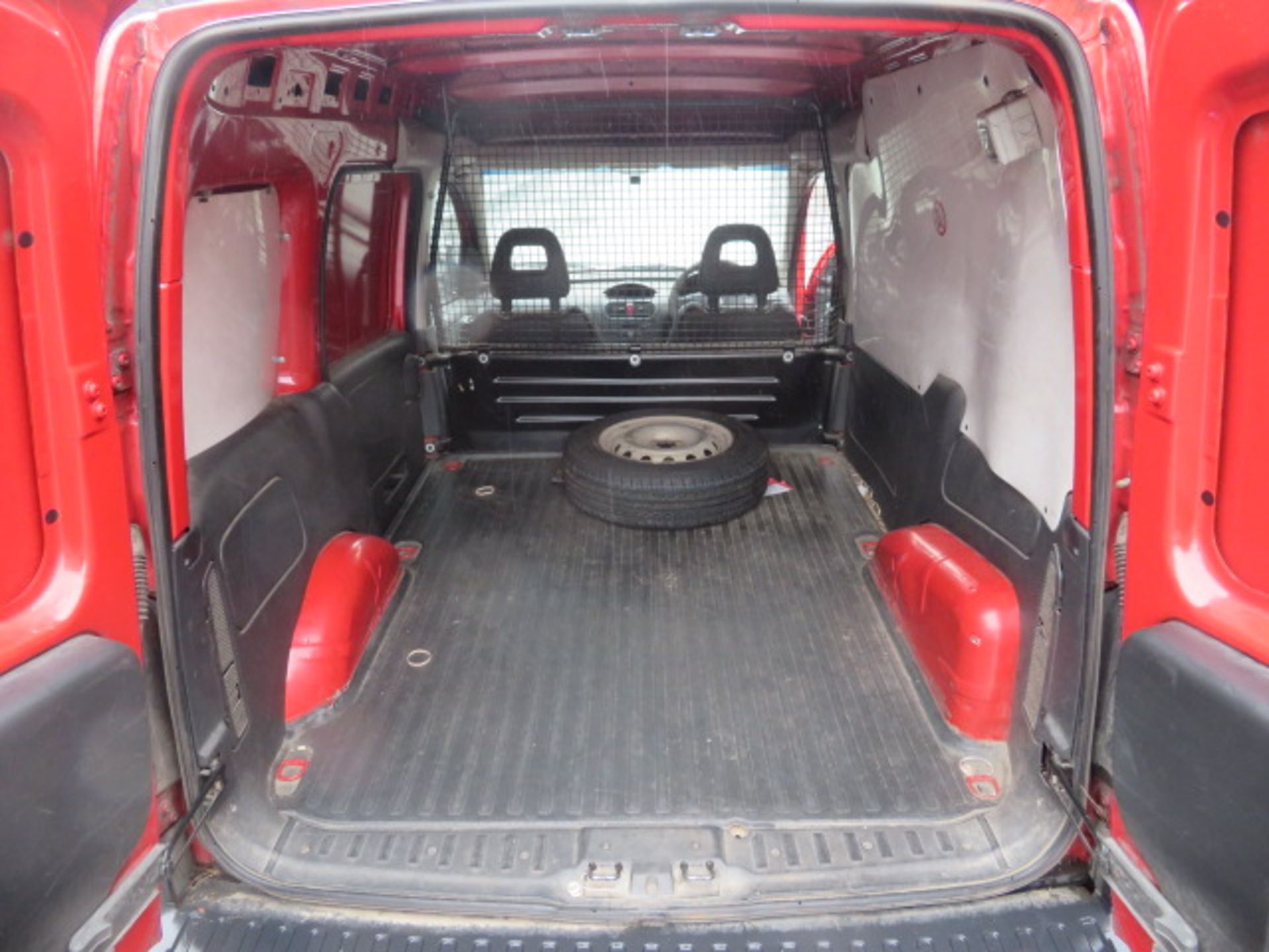 WN09 YGJ - VAUXHALL COMBO VAN - FIRST REGISTERED 0 - Bild 2 aus 8