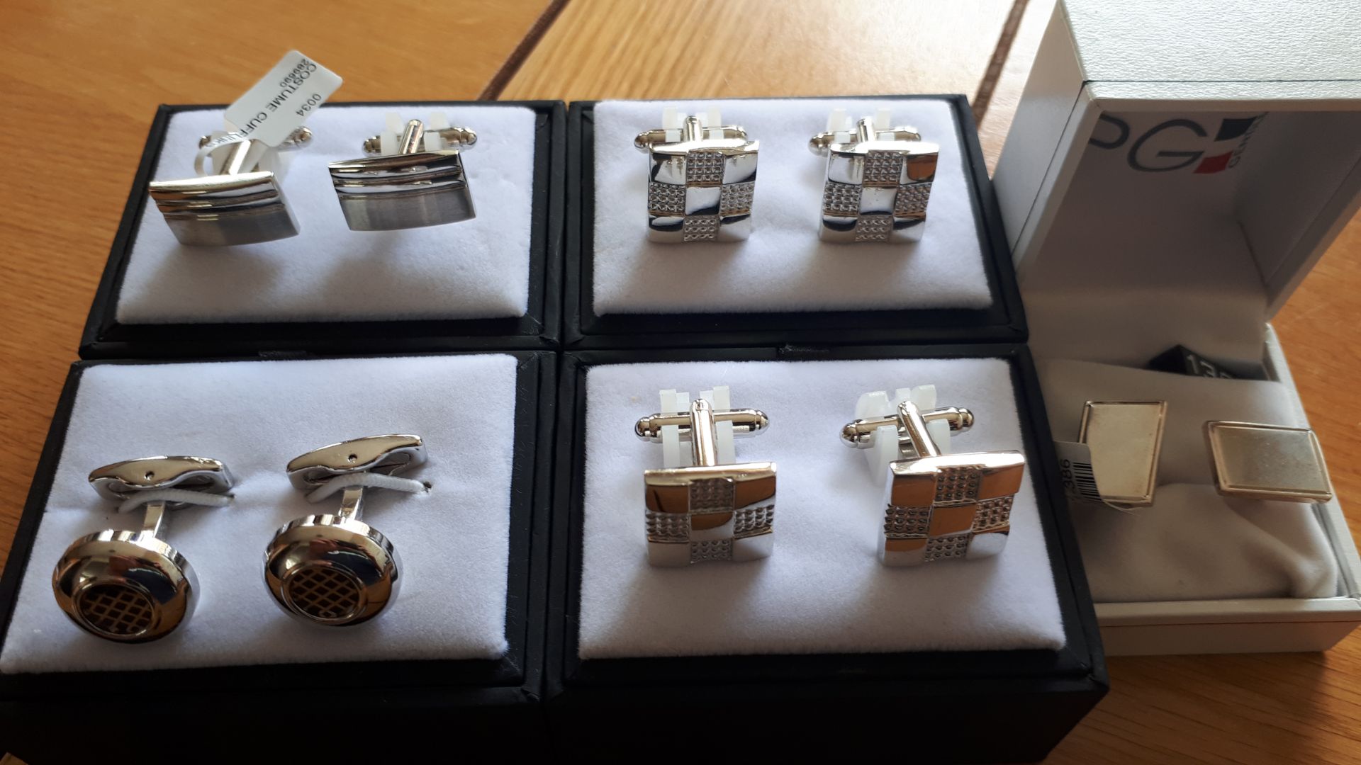 5 x Assorted Men’s cufflinks Viewing Strictly by appointment only - Image 2 of 2