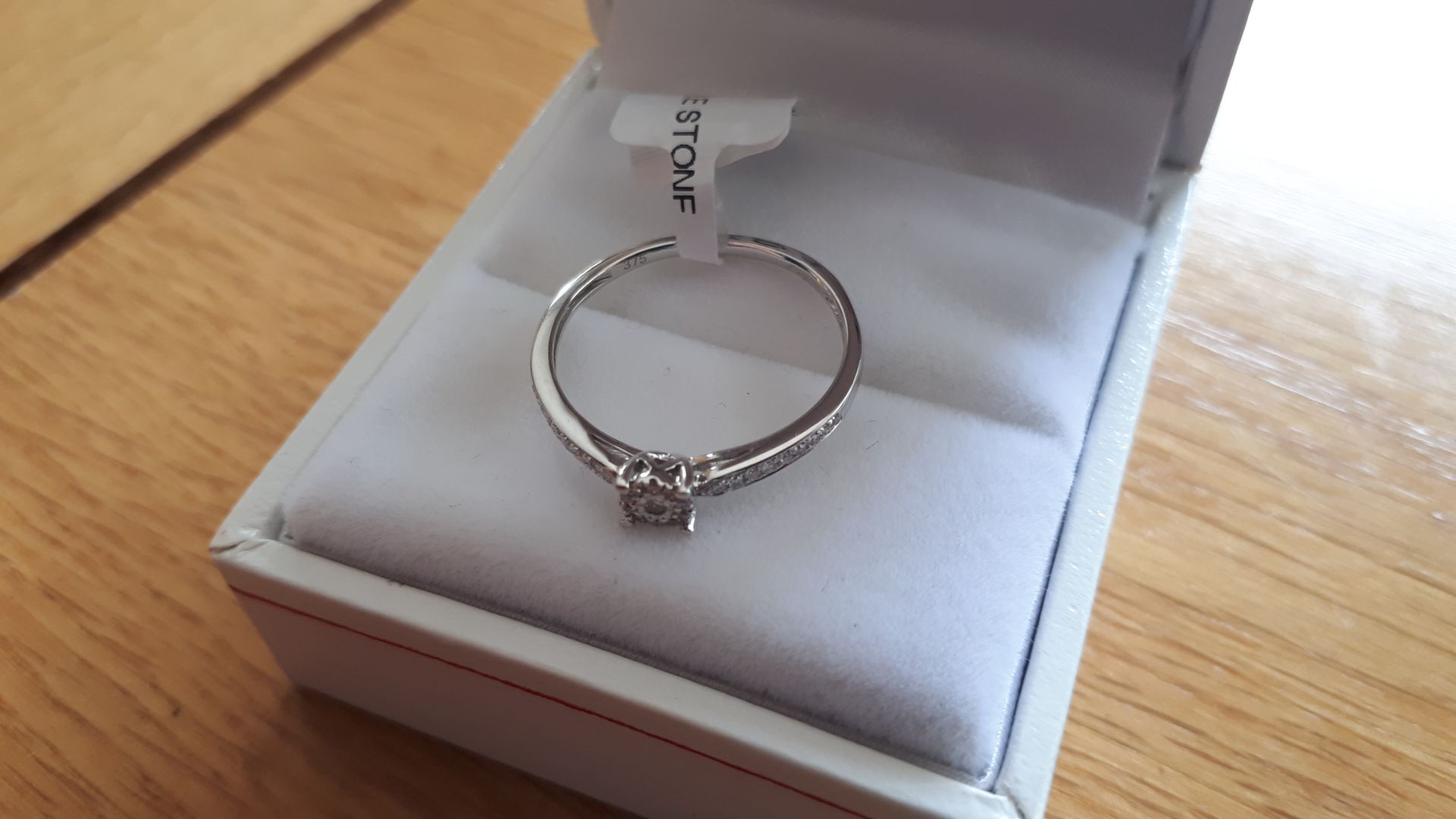 9CT Single stone band, Size = M, RRP £400 Viewing Strictly by appointment only - Image 3 of 3