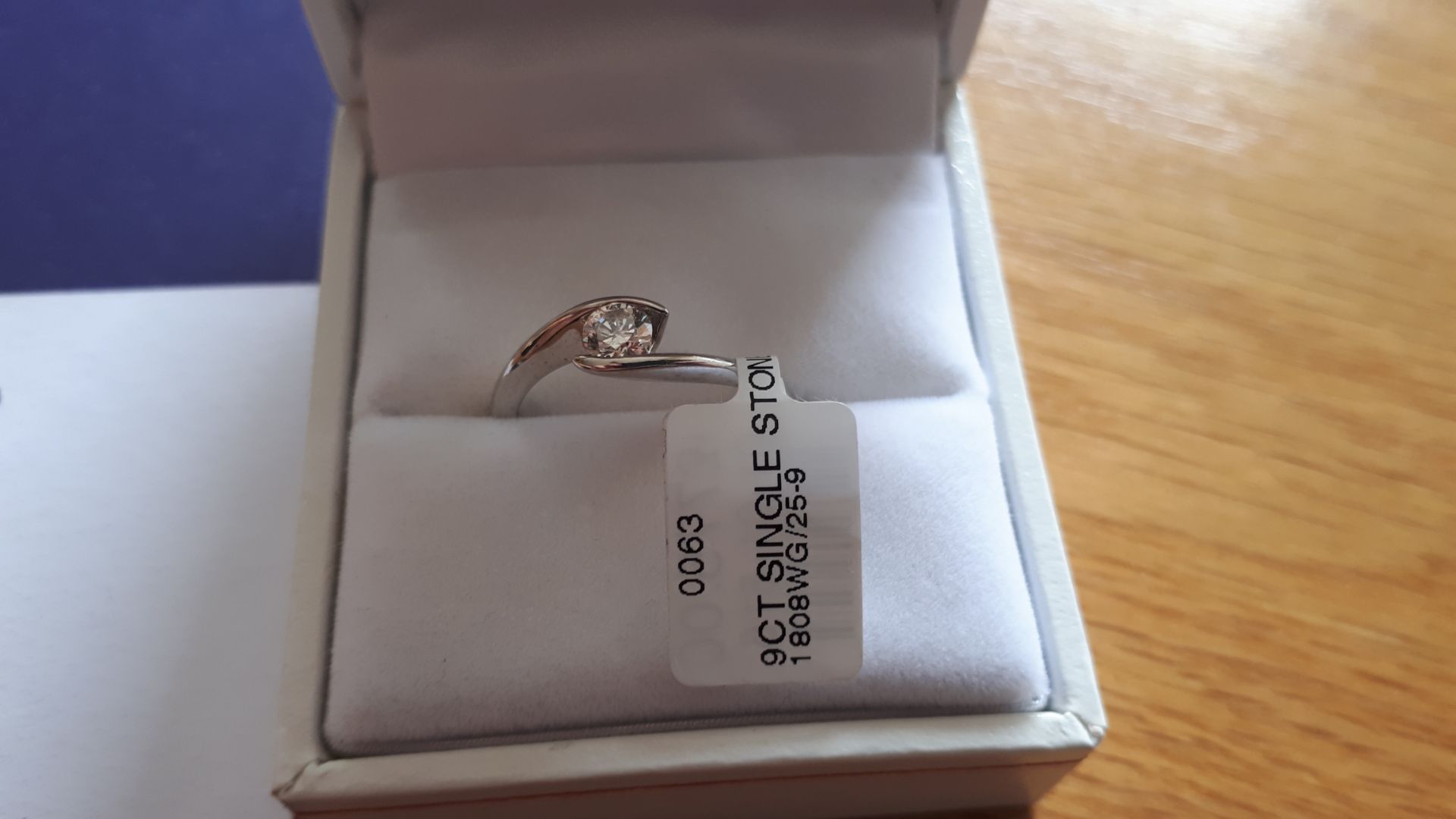 9CT Single stone diamond twist.25 ring, Size = M, RRP £775 Viewing Strictly by appointment only - Image 2 of 3