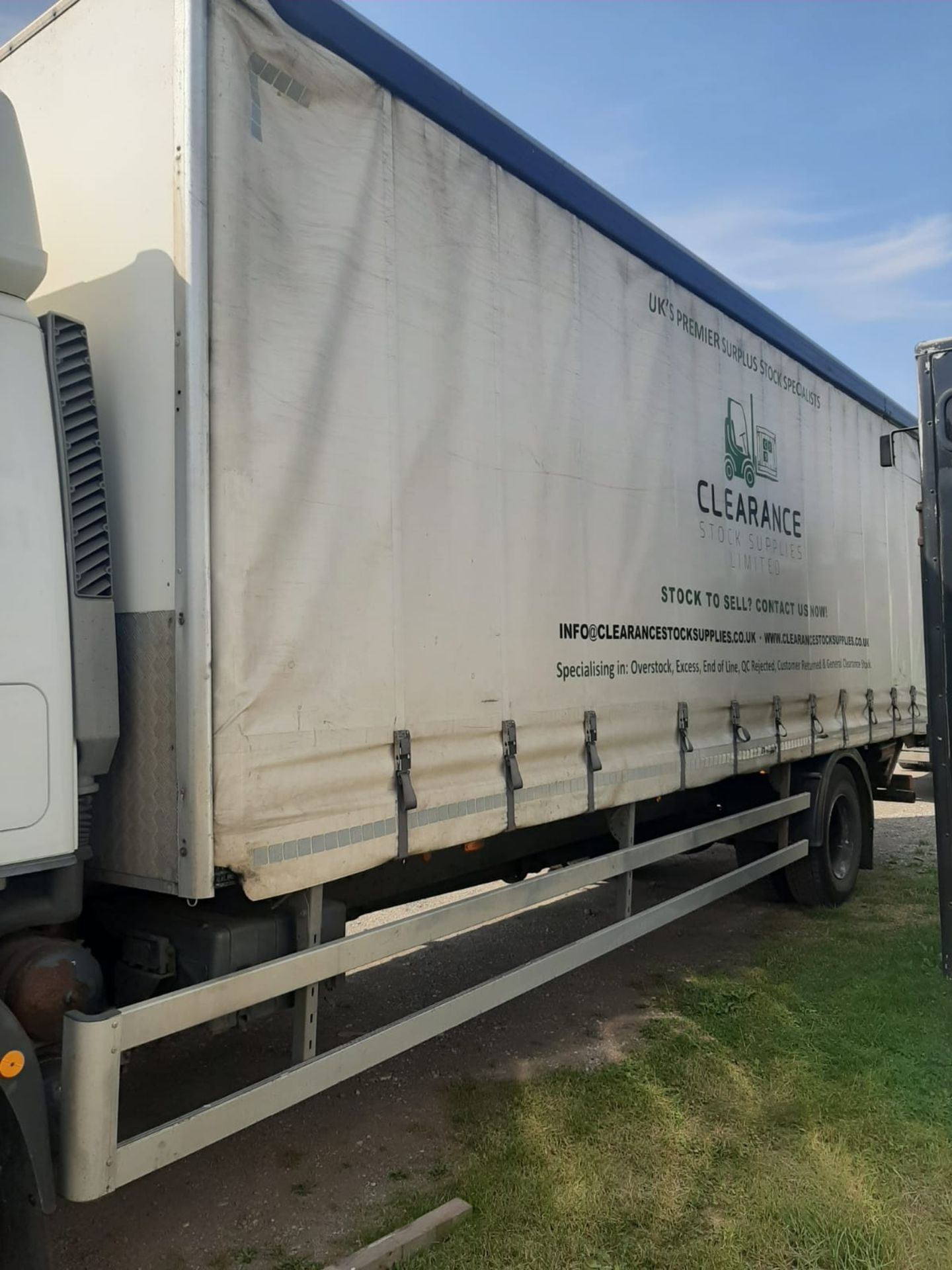 IVECO 180E25 CURTAINSIDED LORRY WITH TAIL LIFT. MO - Image 9 of 10