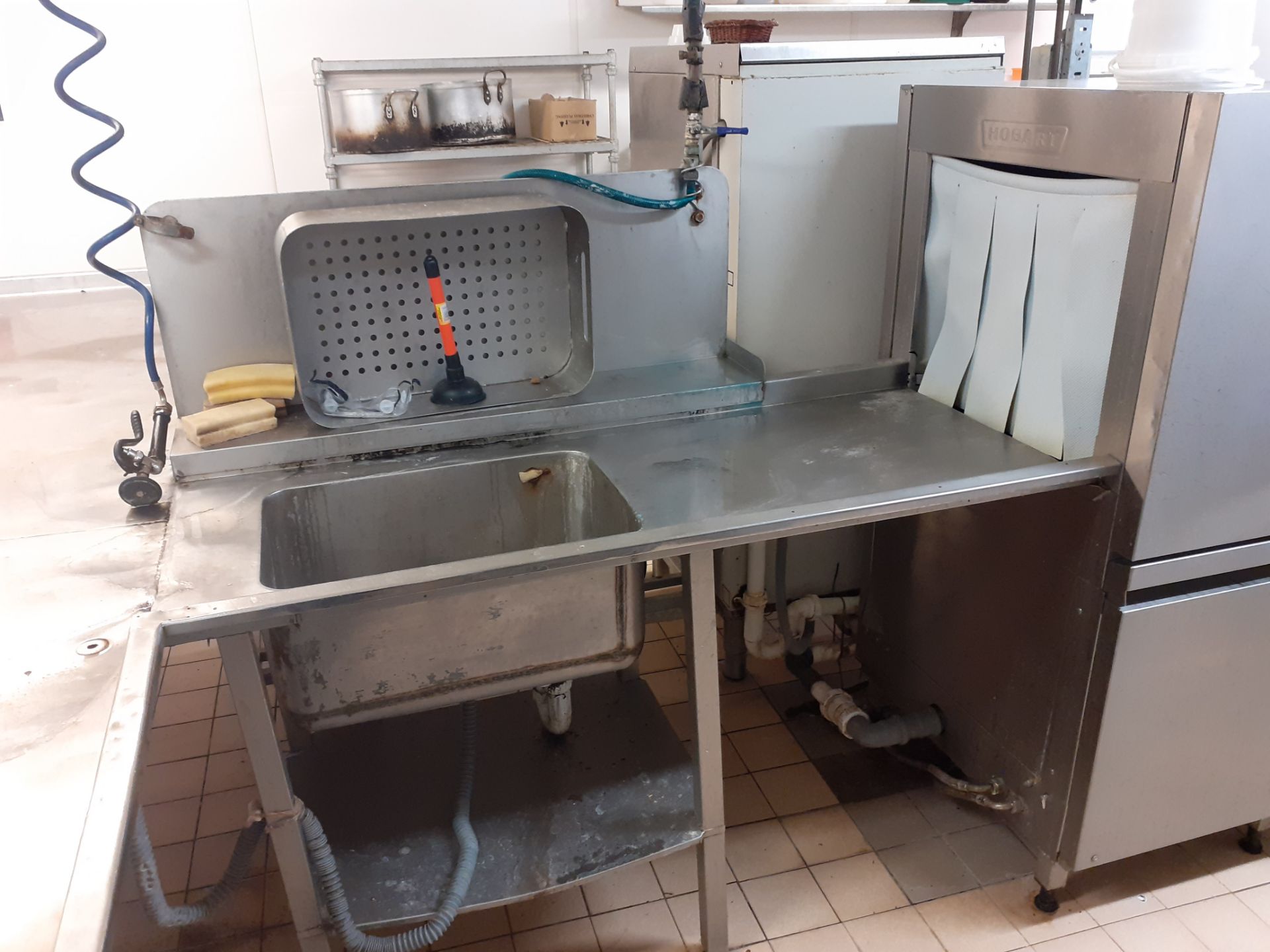 Hobart Prof1 CSEA Conveyor Dishwasher Clean aware AD70 Passthrough Dishwasher, 7 shaped S/S Tables - Image 4 of 10