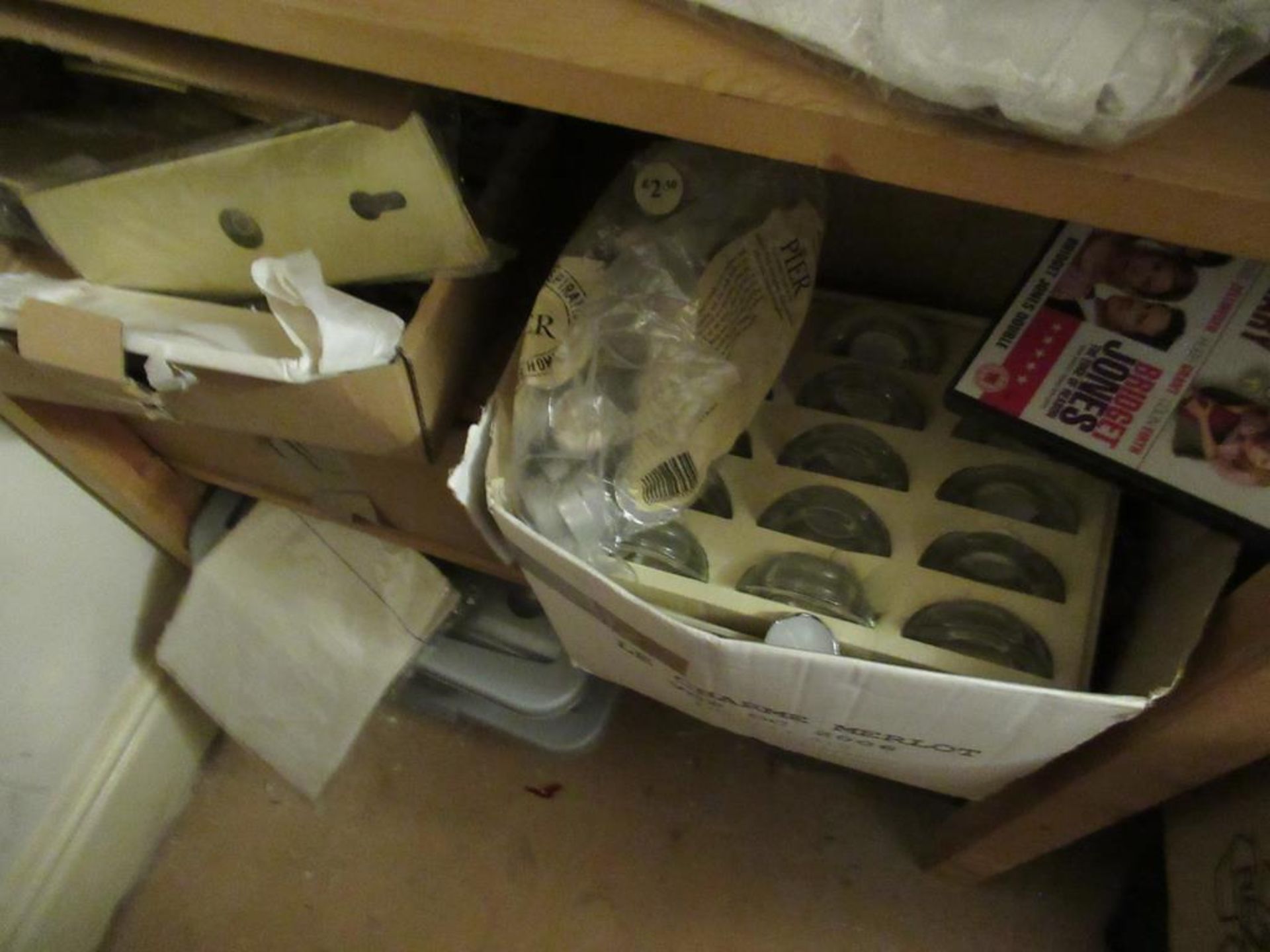 Contents of room to include candles, tea lights, candle stick holders, oven gloves, slippers and Tam - Image 3 of 8