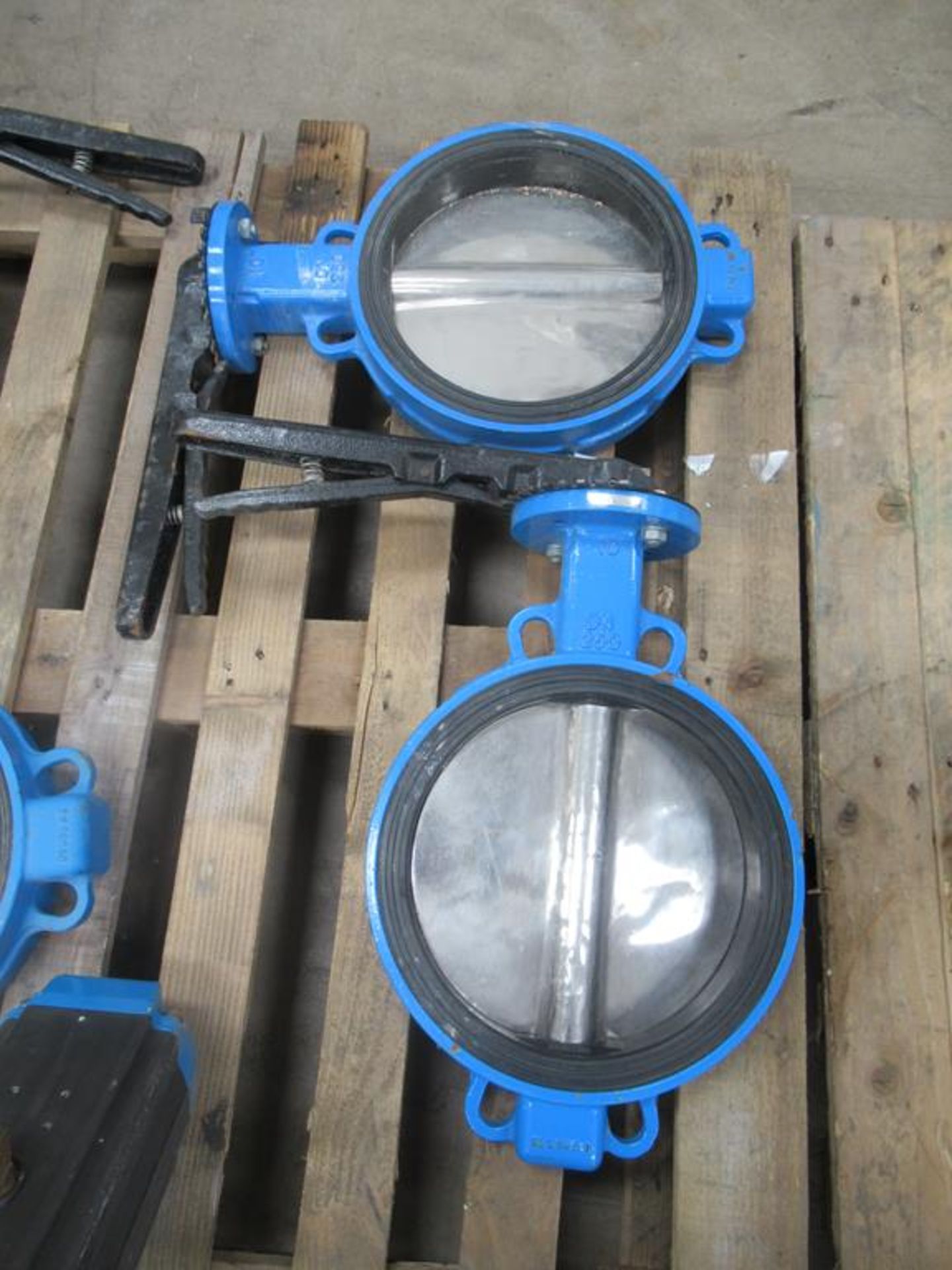 6 x 10" (250mm) Cast Iron Housing Stainless Steel Butterfly Valves - Image 5 of 6