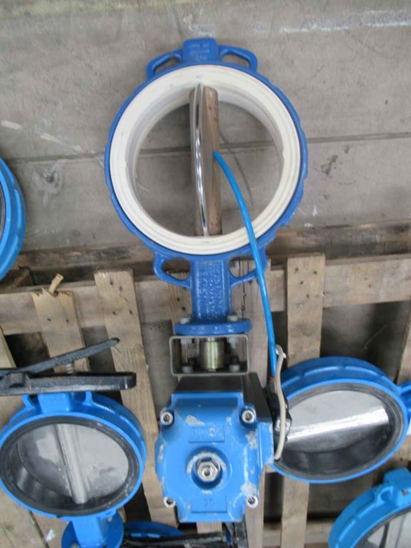 6 x 10" (250mm) Cast Iron Housing Stainless Steel Butterfly Valves - Image 3 of 6