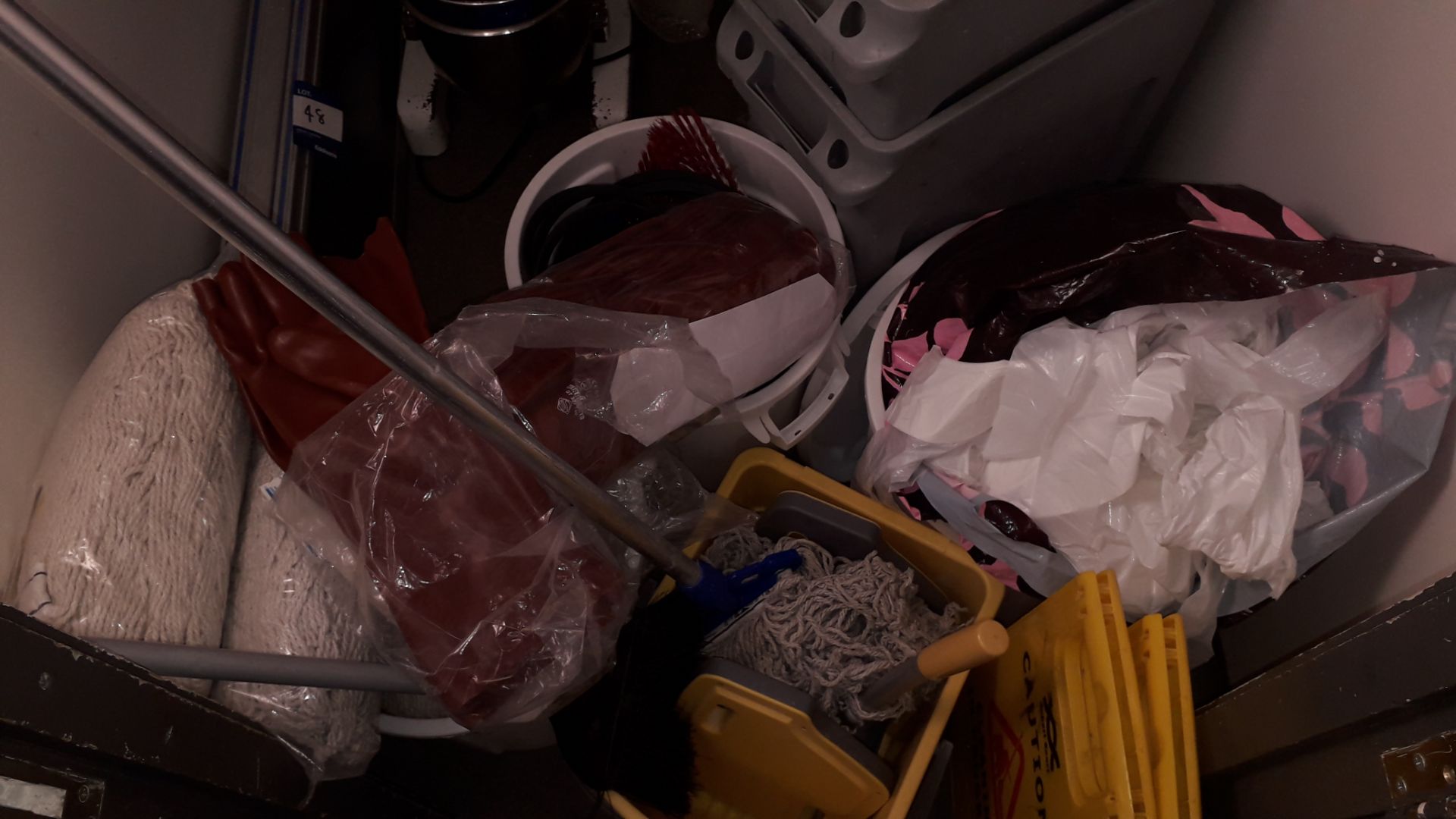 Contents of Room to include Rubber Gloves, Mop Hea - Image 3 of 3