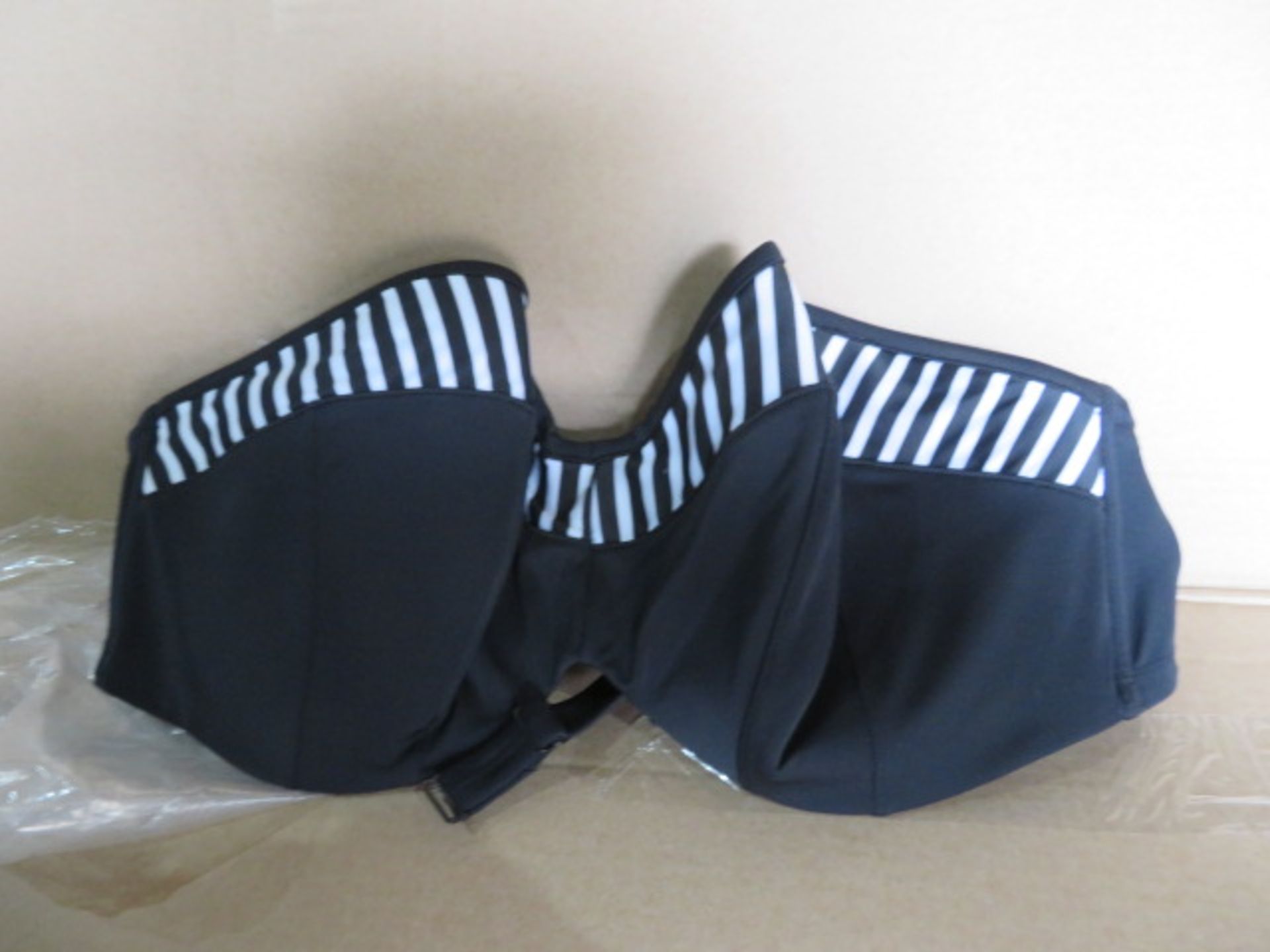 Approx. 2,264 Items of assorted Lingerie, Swimwear, Beachwear etc. Total retail value of £64,719. - Image 2 of 48