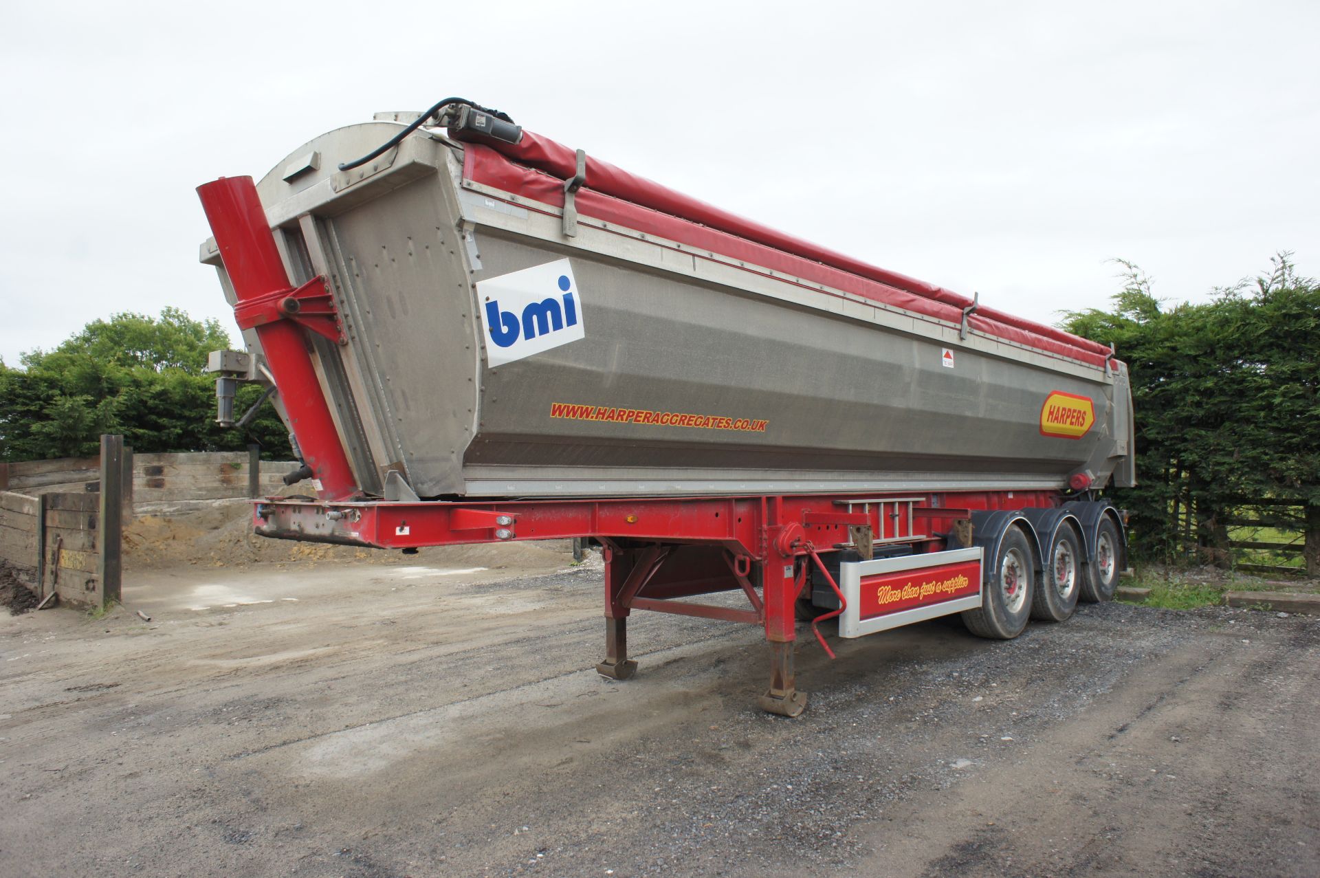 BMI 40 CuYD Alloy Half pipe tipper Trailer, Serial Number SA9TAS03HG176016, the sale of this lot