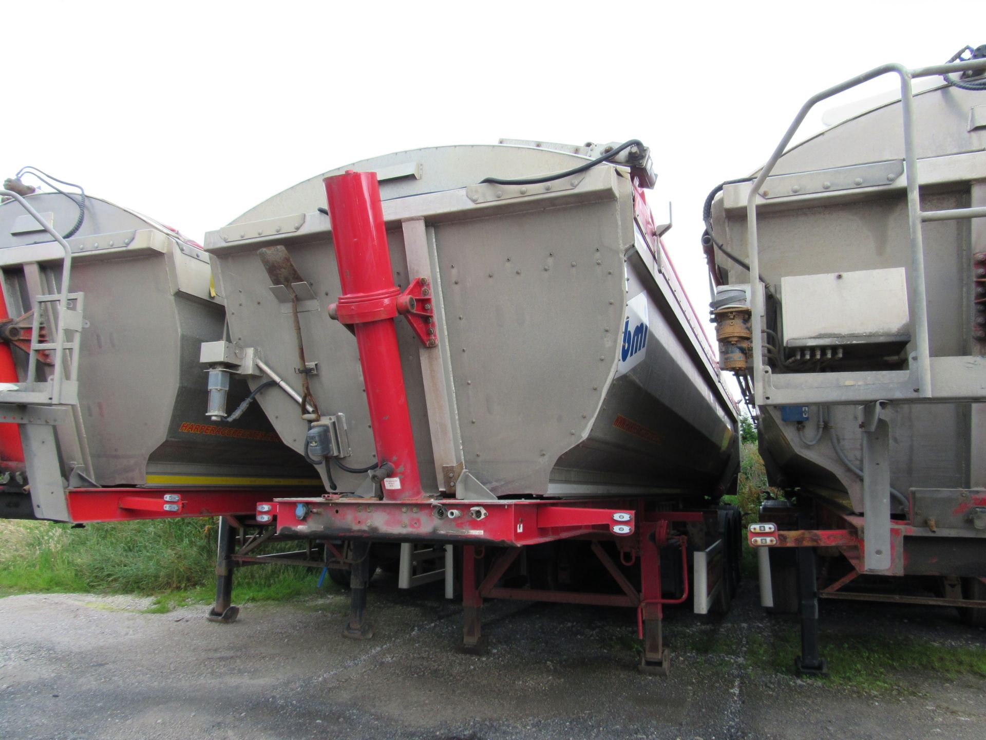 BMI 40 CuYD Alloy Half pipe tipper Trailer, Serial Number SA9TAS03HG176016, the sale of this lot - Image 5 of 13