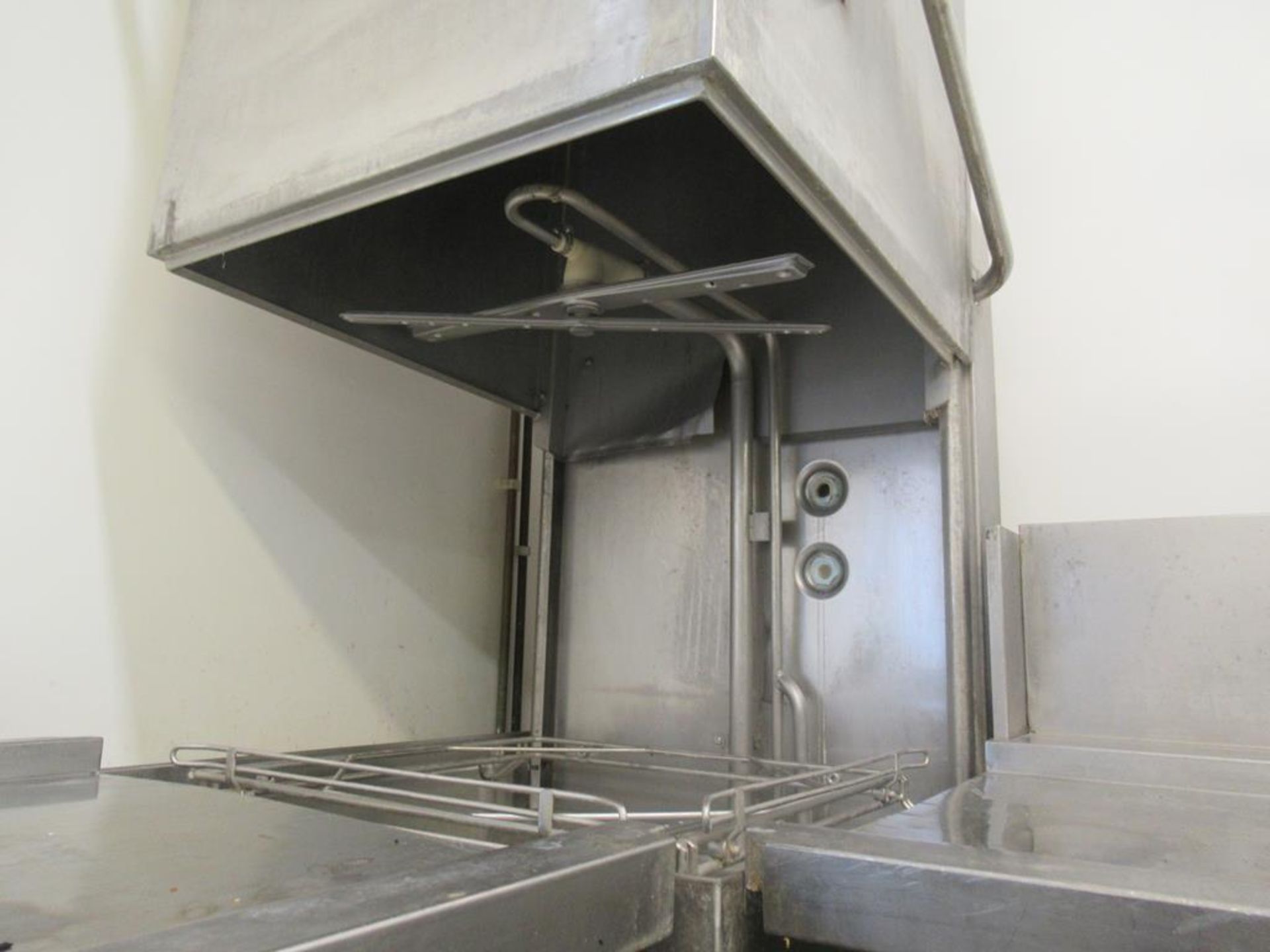 Hobart AMX900-16 Dishwasher incl Wash Down Sink, Entry/Exit Slides and Baskets - Image 3 of 4