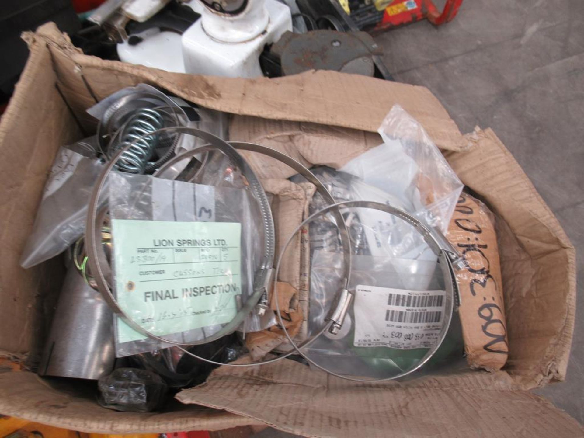 Pallet of miscellaneous items including cables, to - Image 3 of 5