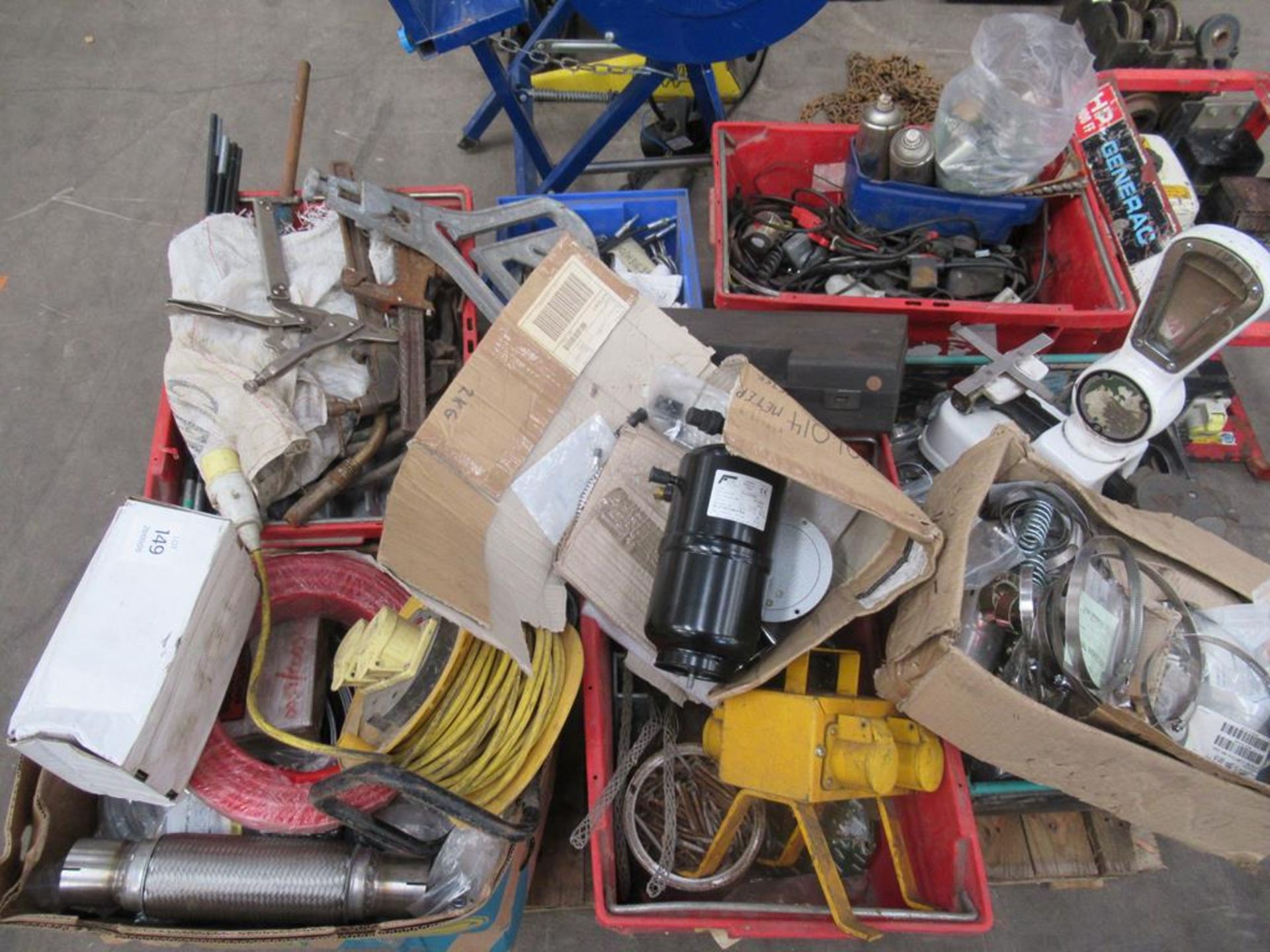 Pallet of miscellaneous items including cables, to