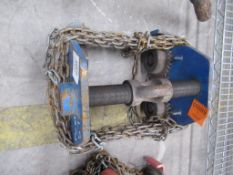 Trolley chain hoist with chain