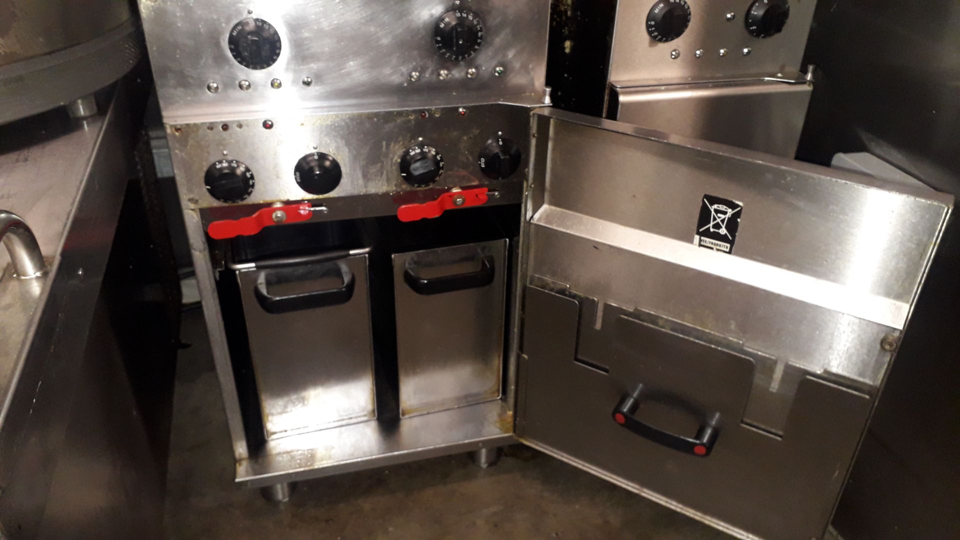 Valentine Stainless Steel Electric Twin Well Deep Fat Fryer – Located 85 Scoresby Street, London, - Image 3 of 3