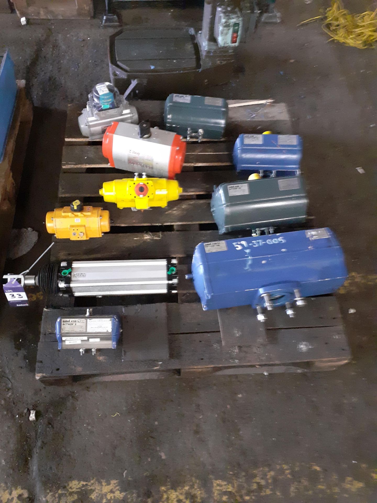 Qty of Various Actuators to include AMRI_KSB, Bray Controls and Pneumax 1320.80.250.01 Double Acting