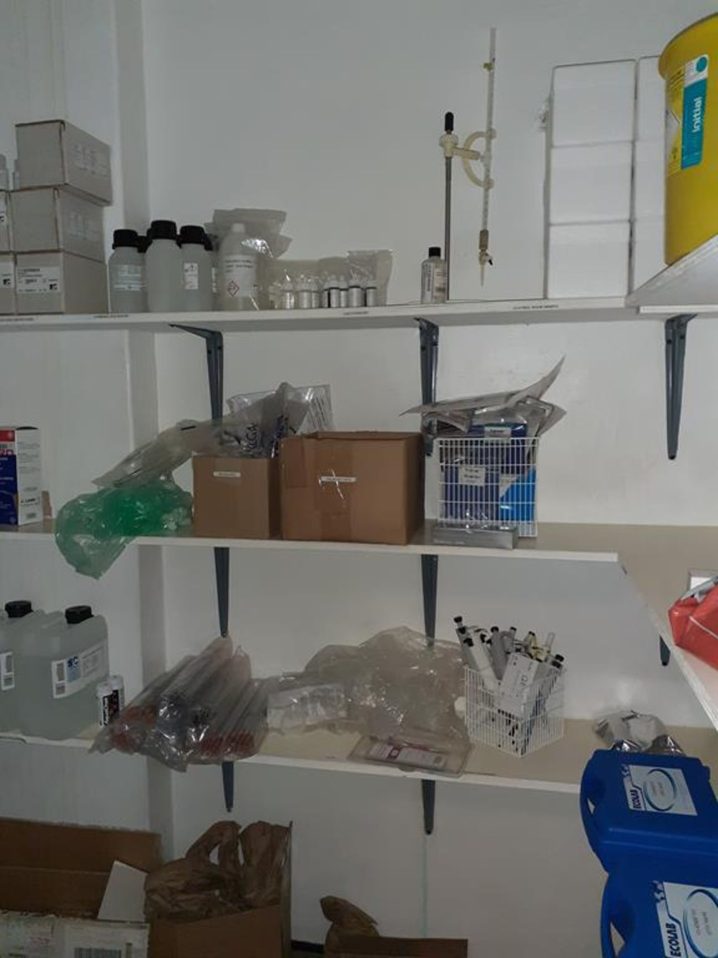 Contents of Chemical storage cupboard including 1 - Image 10 of 15