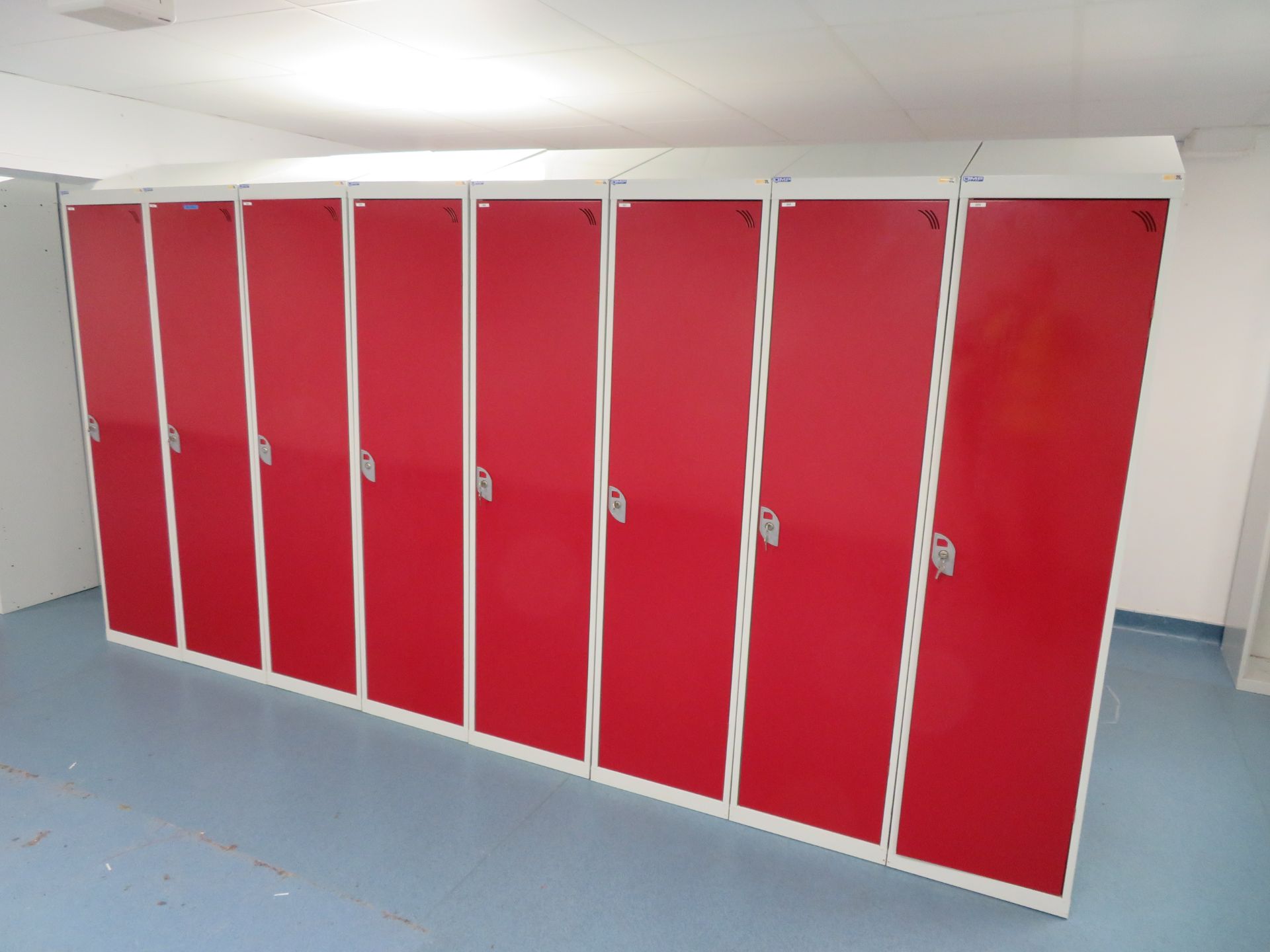 18 x QMP Single Door Personel lockers