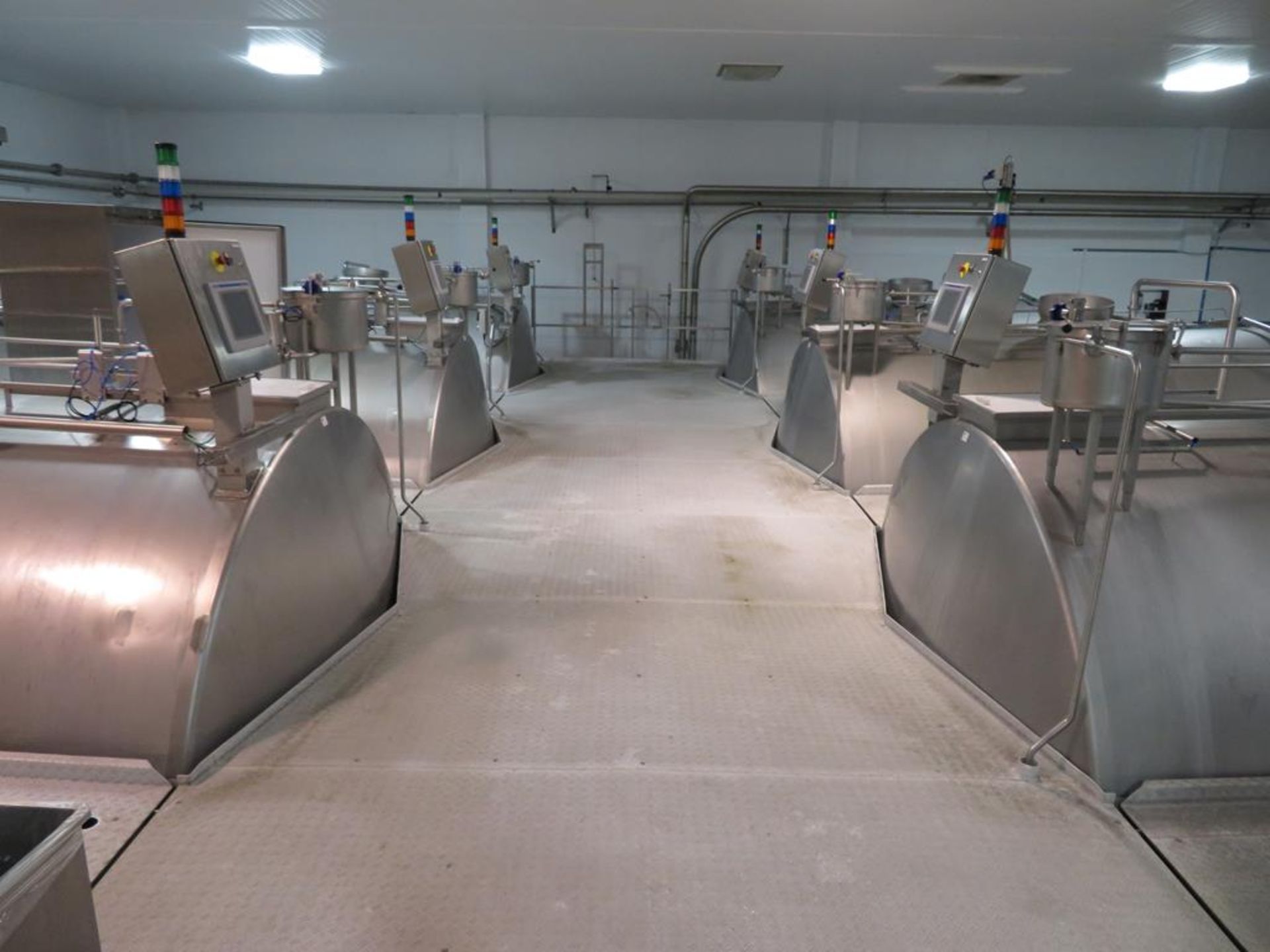 8 x horizontal stainless steel 22,500 litre cheese - Image 7 of 31