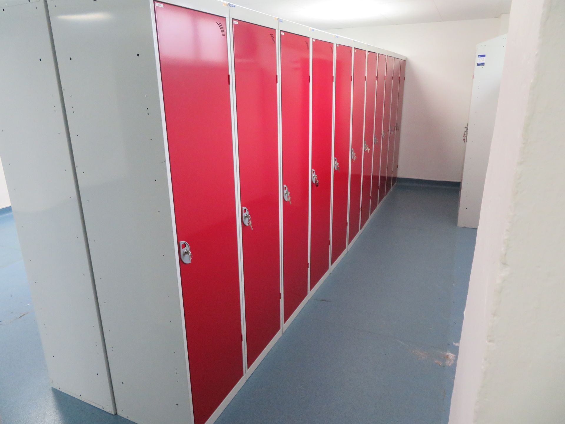 25 x QMP Single Door Personel lockers - Image 4 of 6