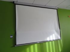 Nobo retractable projector screen and floating pre