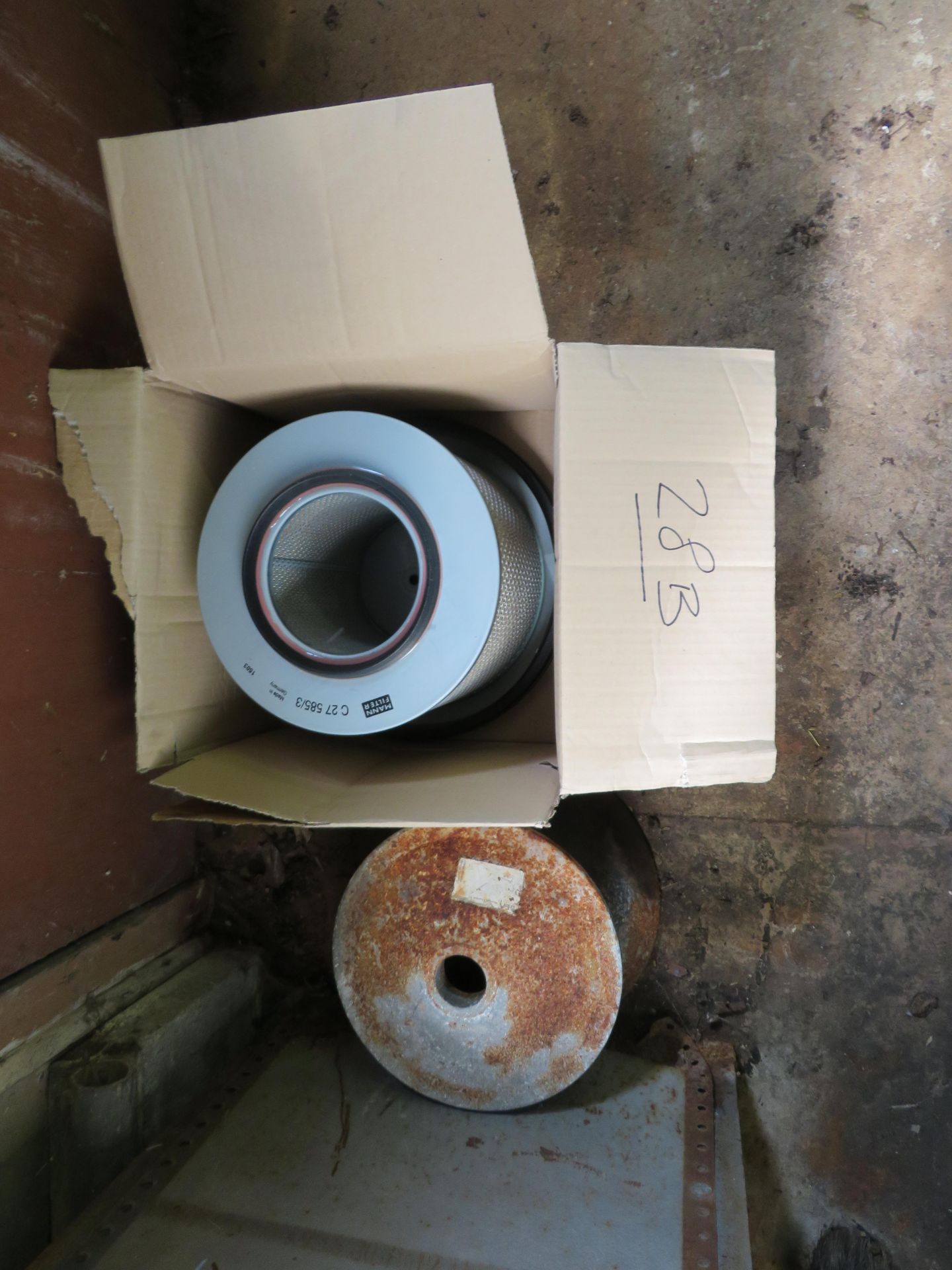 Contents of shelves & pallet pipe spares, plates, - Image 5 of 5