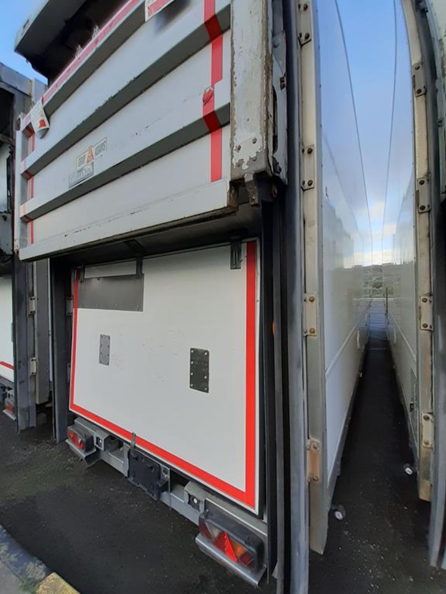 High Specification Gray and Adams Refrigerated double deck trailer - Image 15 of 21