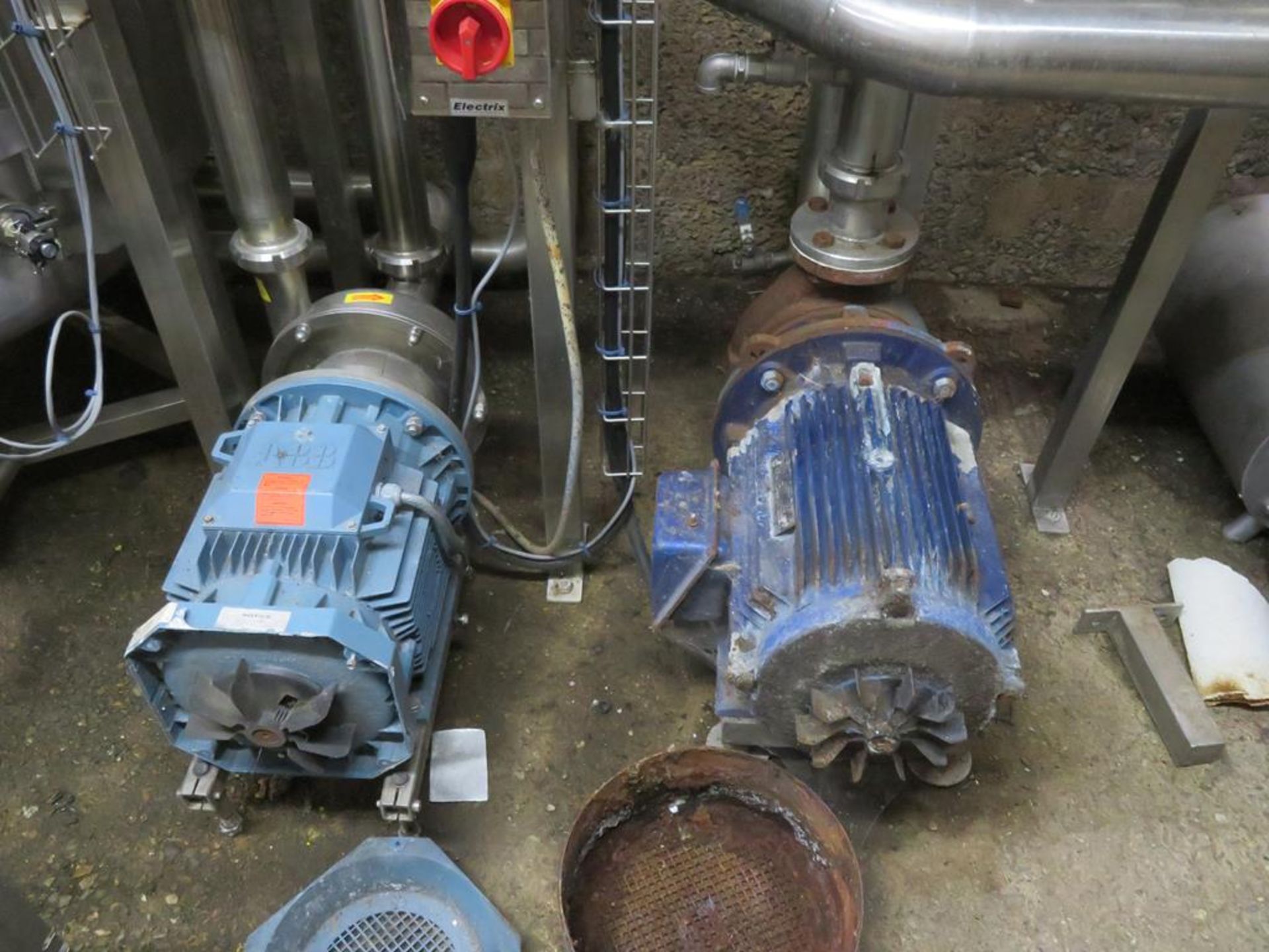 4 x pumps, 1000 litre process tank, valves and pip - Image 5 of 11