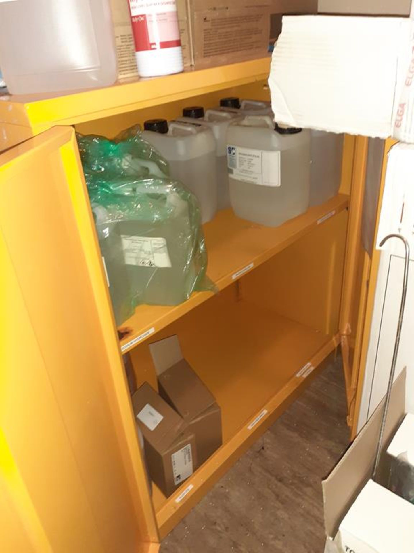 Contents of Chemical storage cupboard including 1 - Image 2 of 15