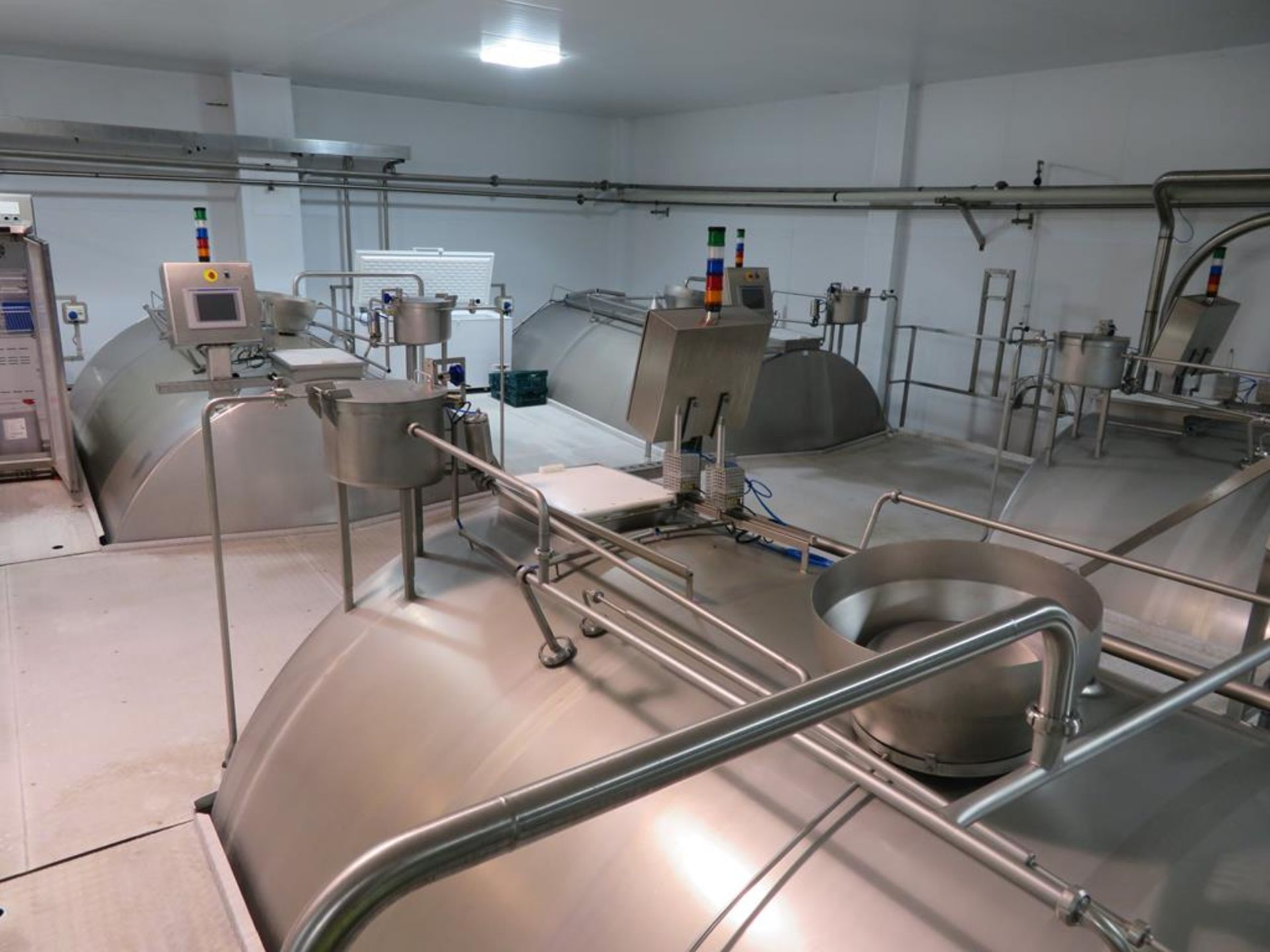 8 x horizontal stainless steel 22,500 litre cheese - Image 14 of 31