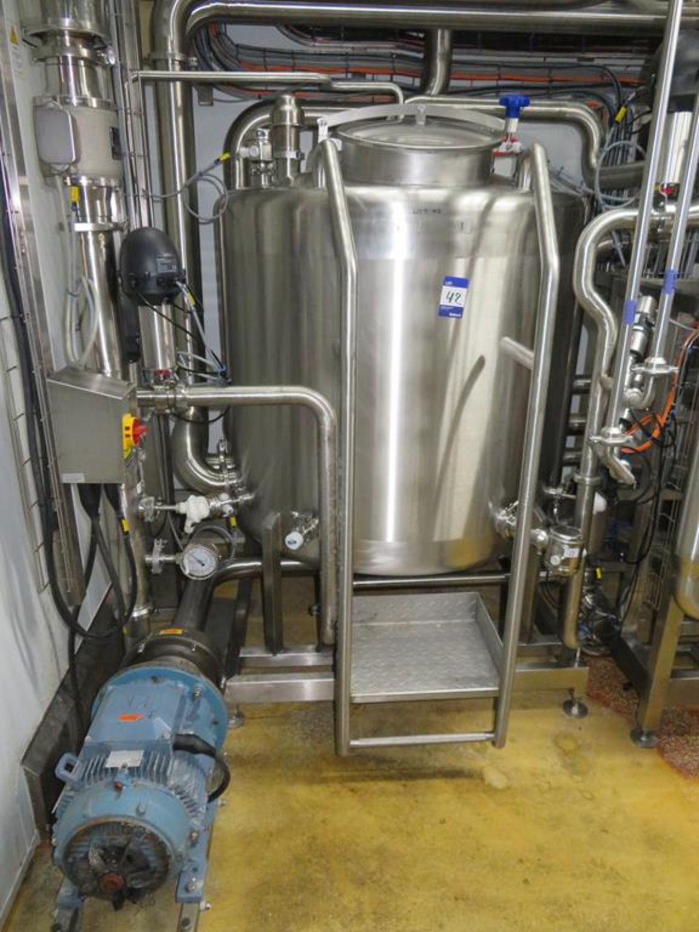 2 x stainless steel 800 litre tanks each with ABB - Image 2 of 5