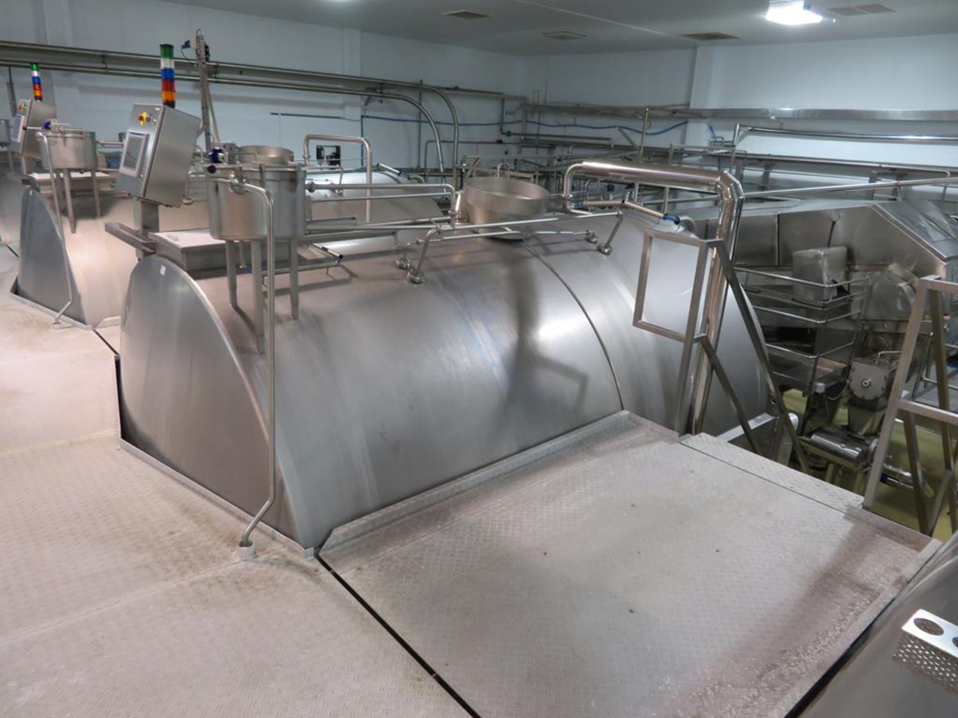 8 x horizontal stainless steel 22,500 litre cheese - Image 8 of 31