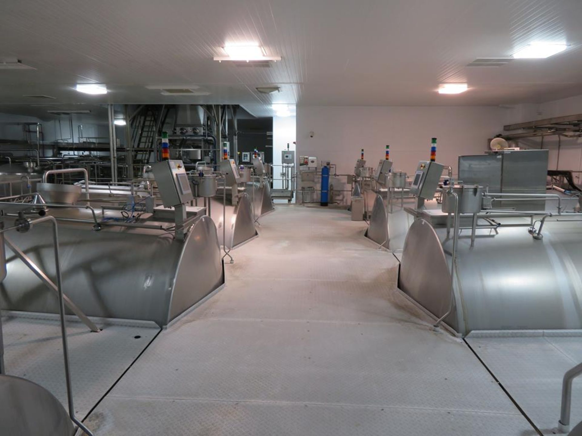 8 x horizontal stainless steel 22,500 litre cheese - Image 11 of 31